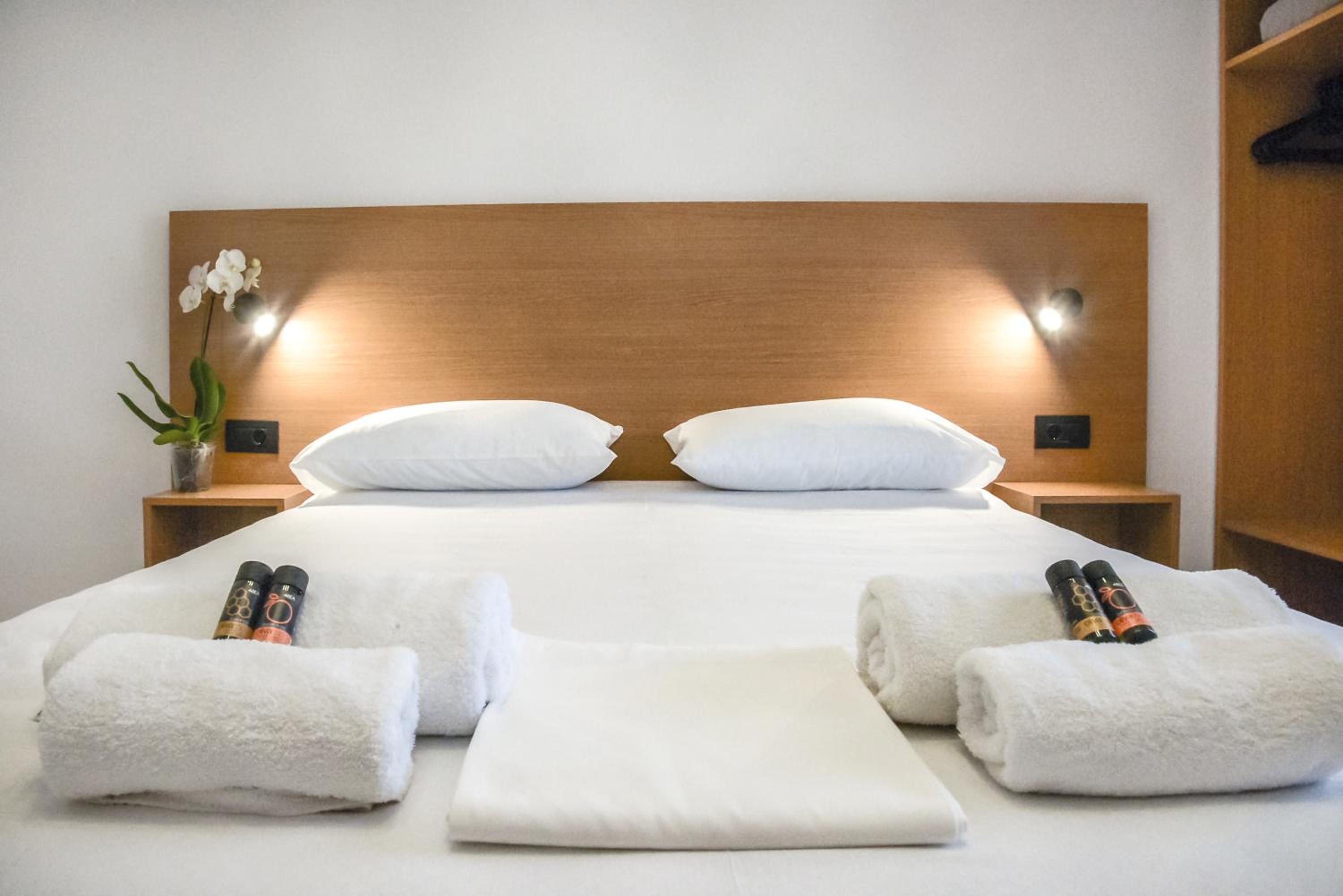 Deluxe Double Room - Photo 8