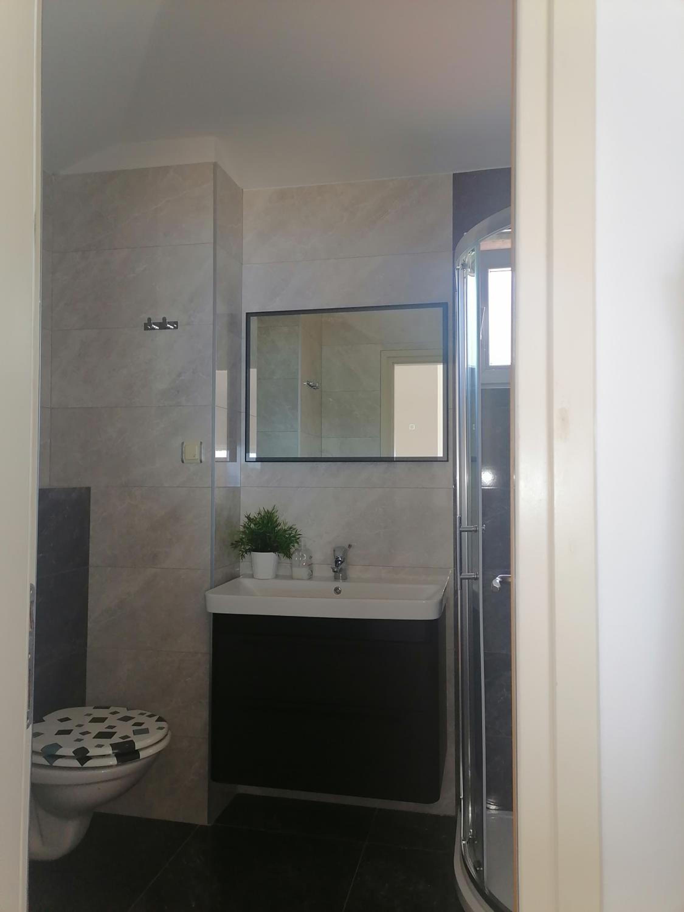 One-Bedroom Apartment with Terrace and Sea View - Photo 2