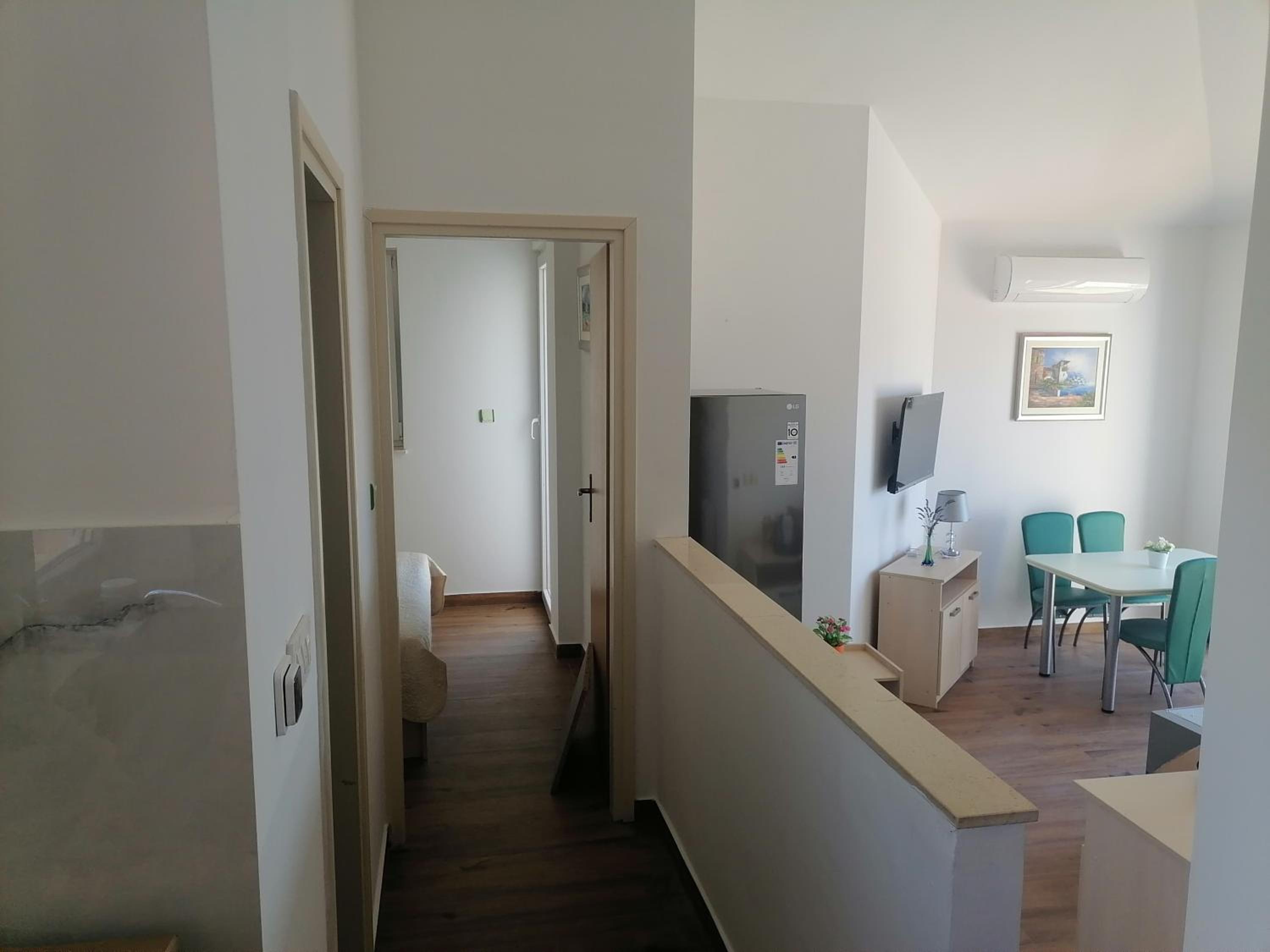 One-Bedroom Apartment with Terrace and Sea View - Photo 9