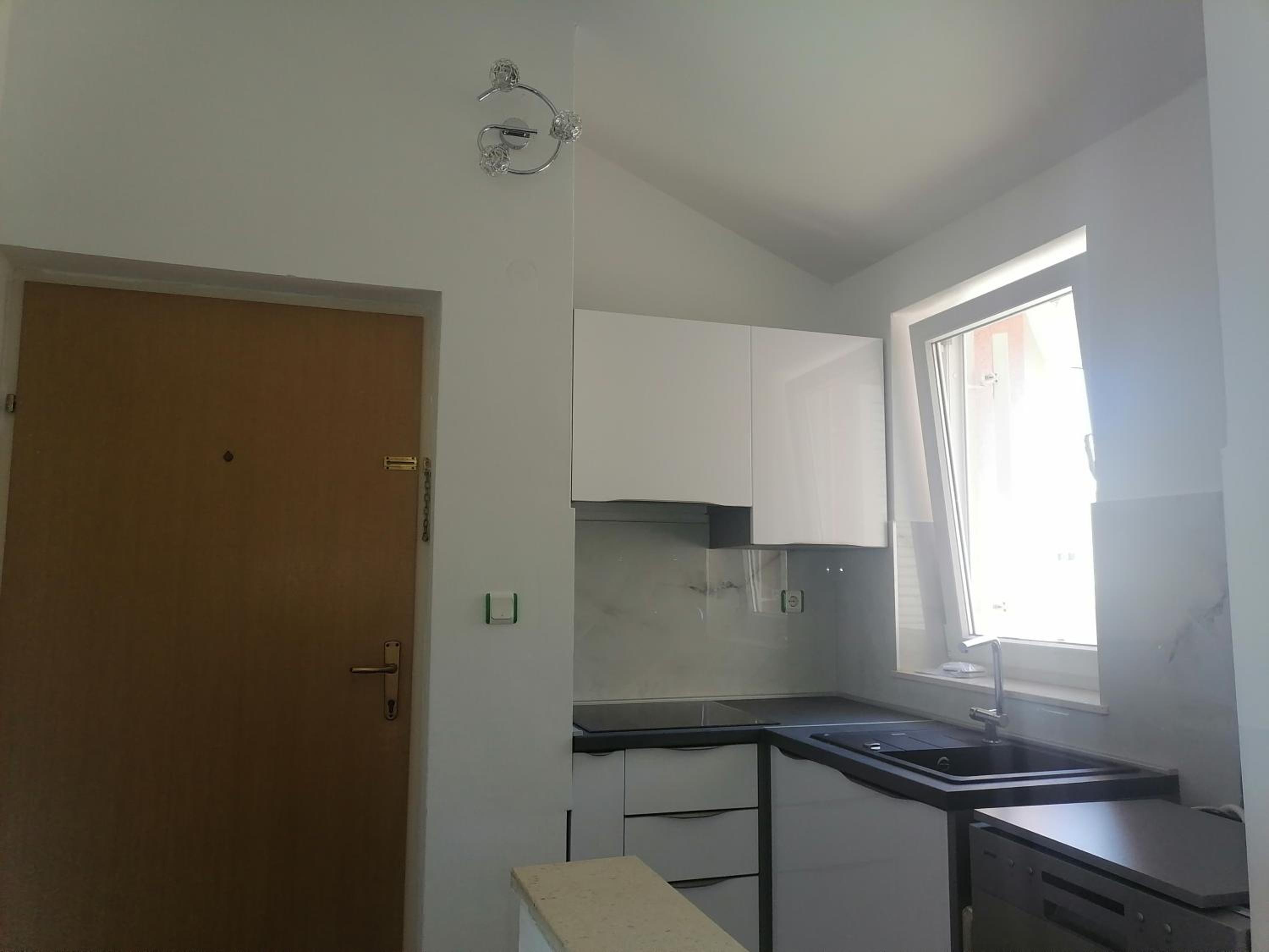 One-Bedroom Apartment with Terrace and Sea View - Photo 3