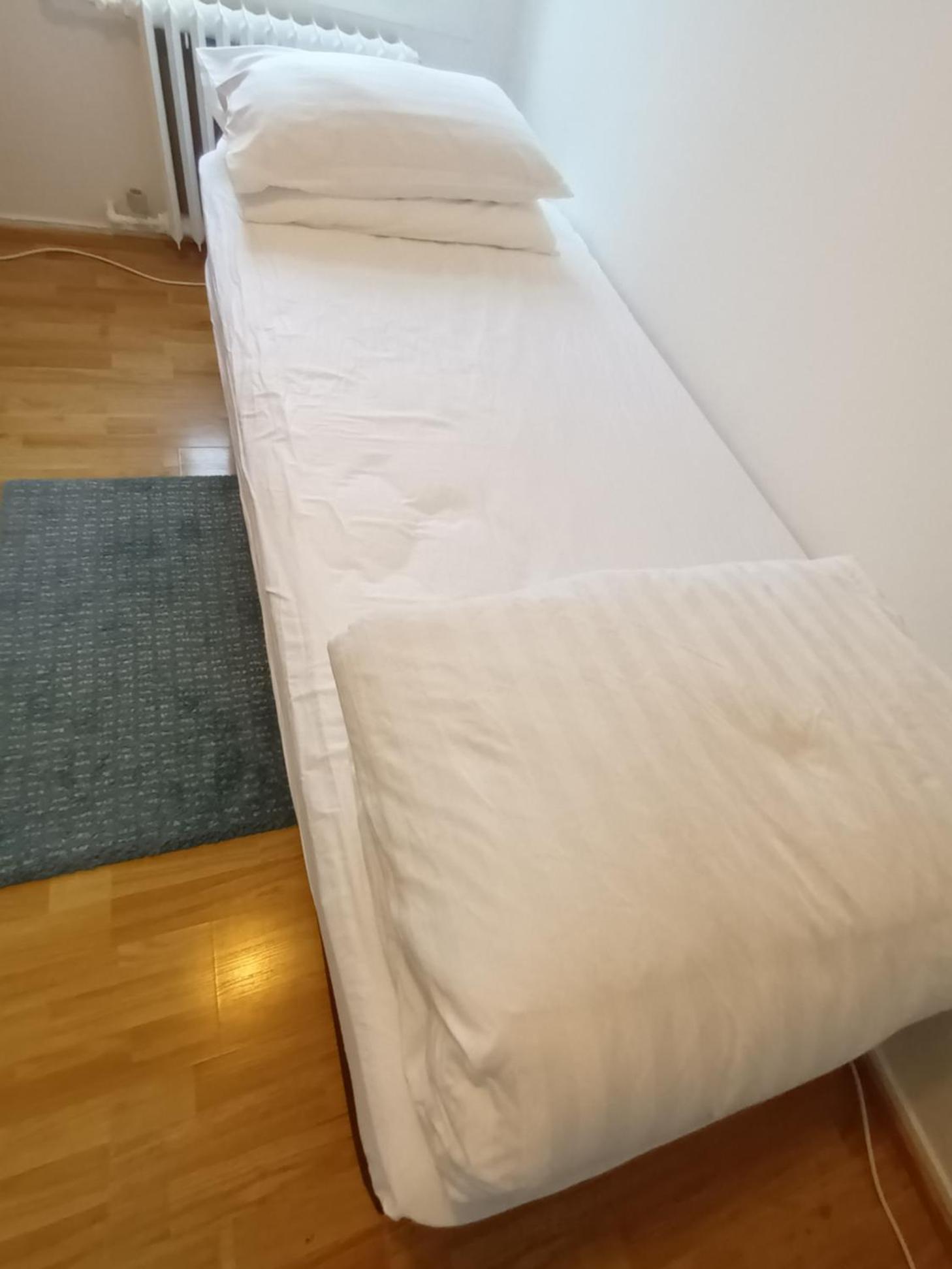 Single Room With Shared Shower And Toilet photo 2