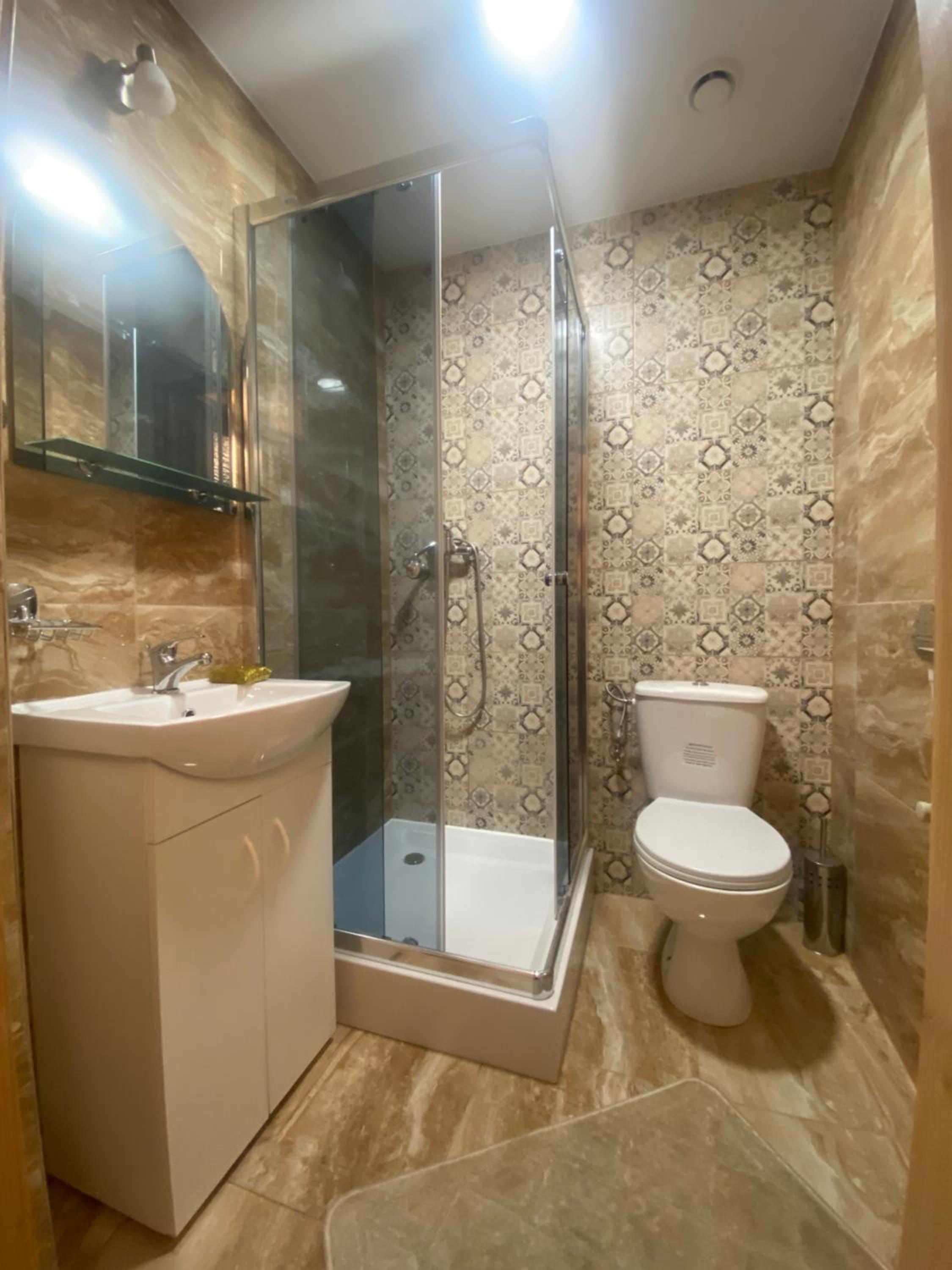 Quadruple Room with Bathroom - Photo 1