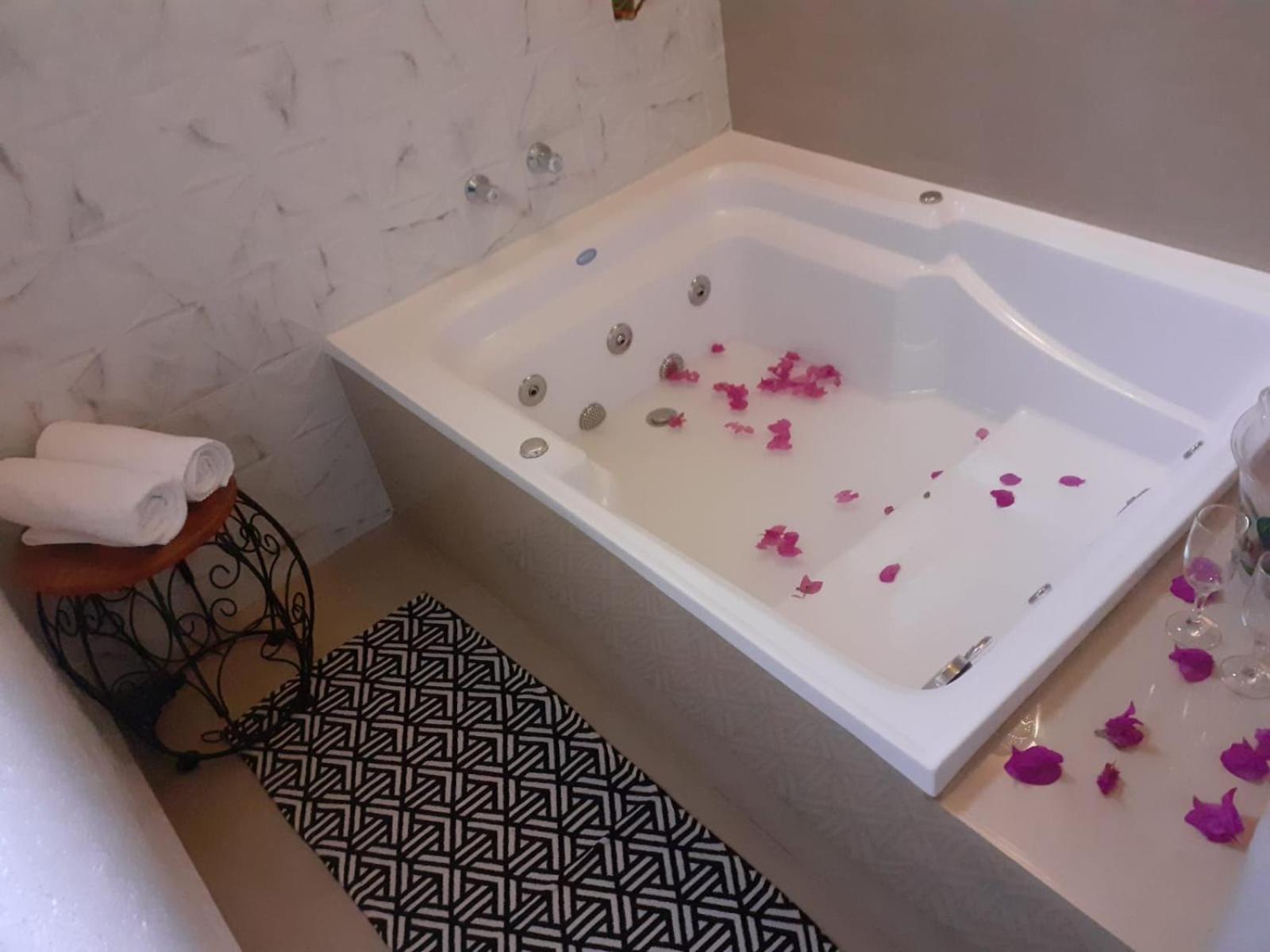 Double Room with Spa Bath - Photo 5