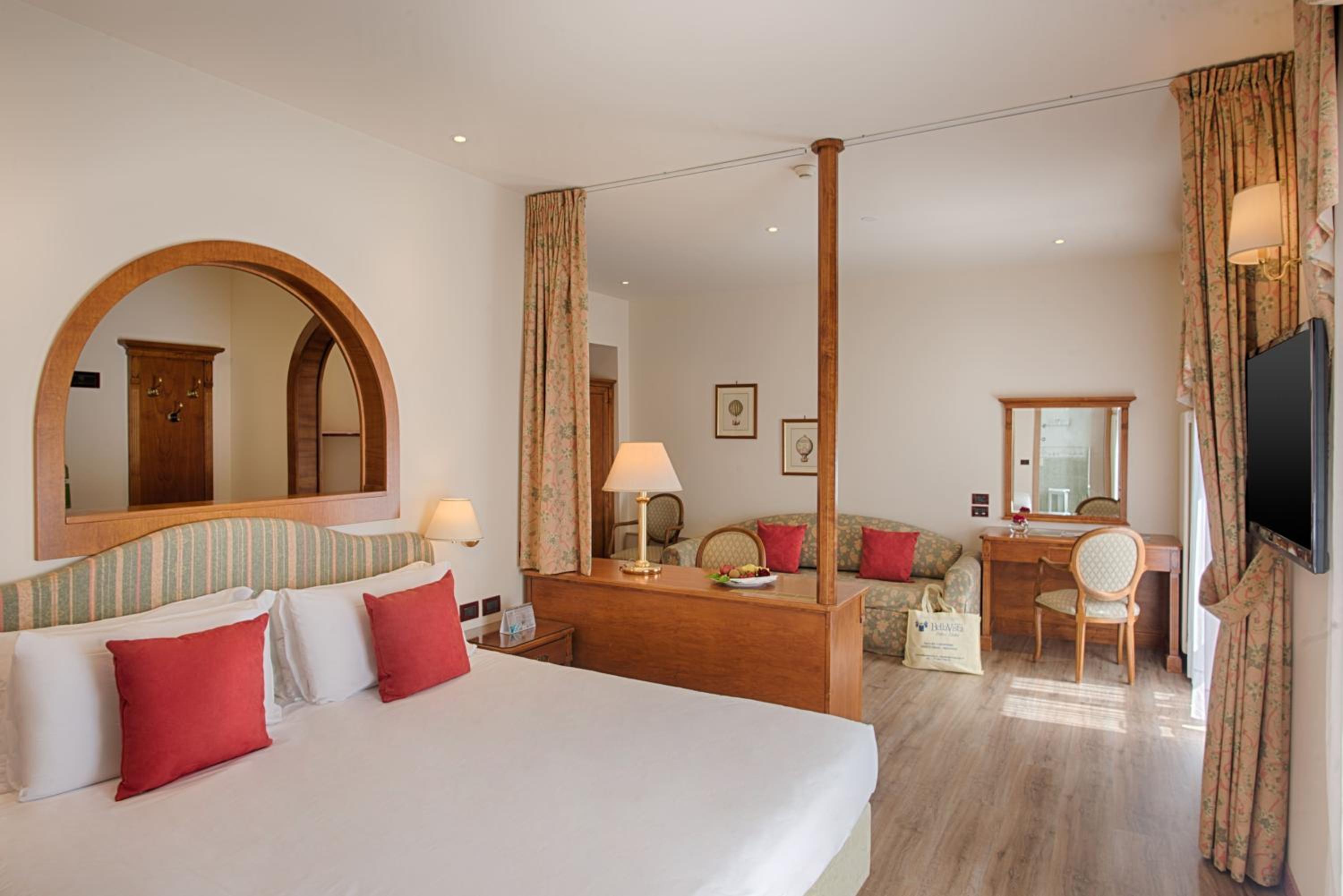 Junior Suite with Balcony and Spa Access photo 2