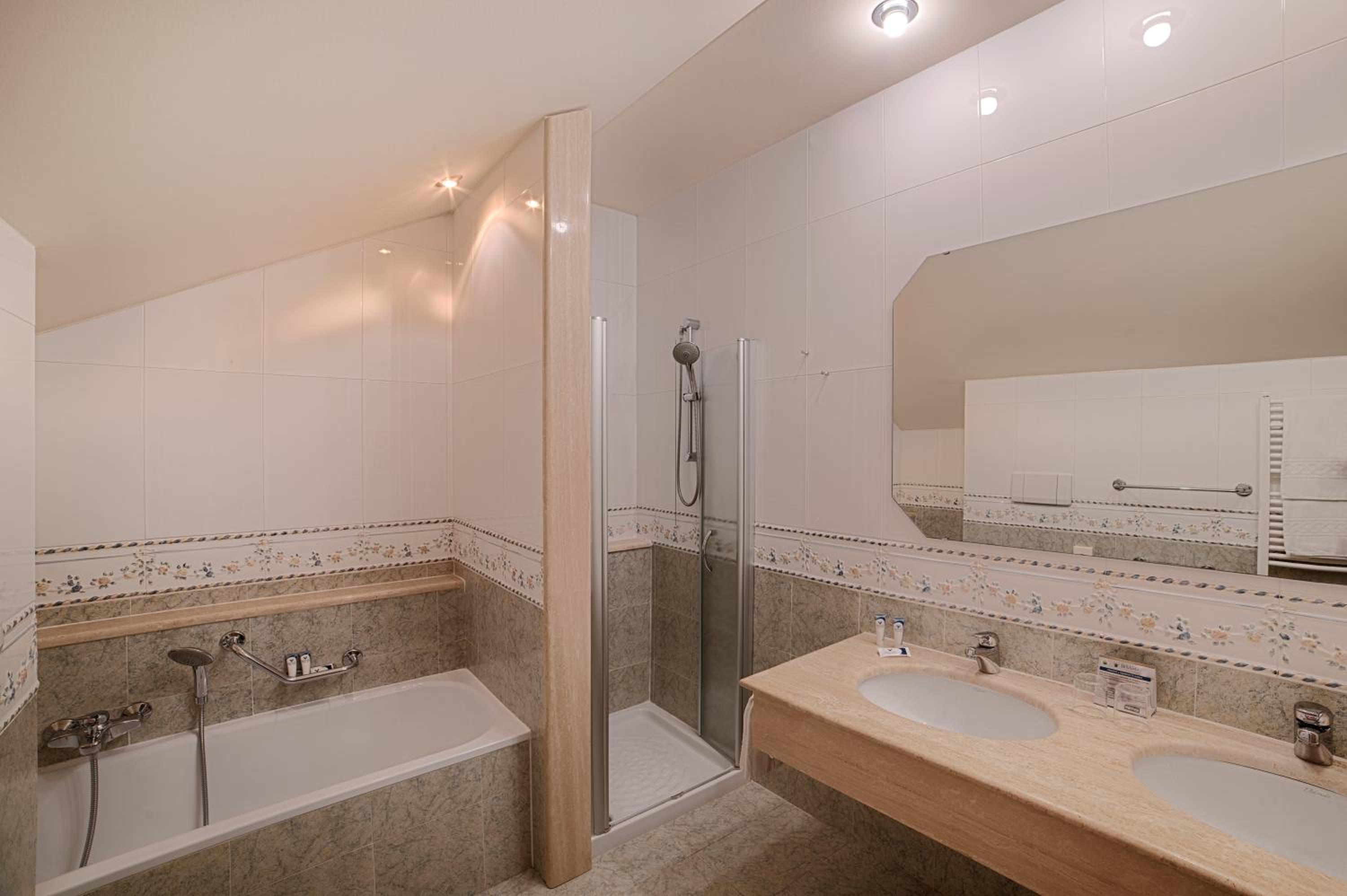 Suite with Lake View and Spa access photo 3