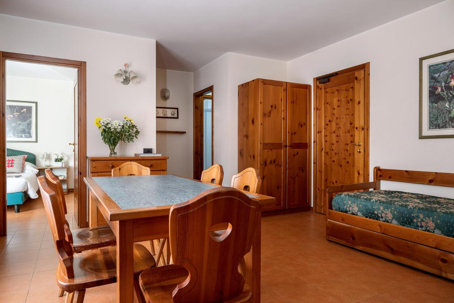 Family Room - Photo 7