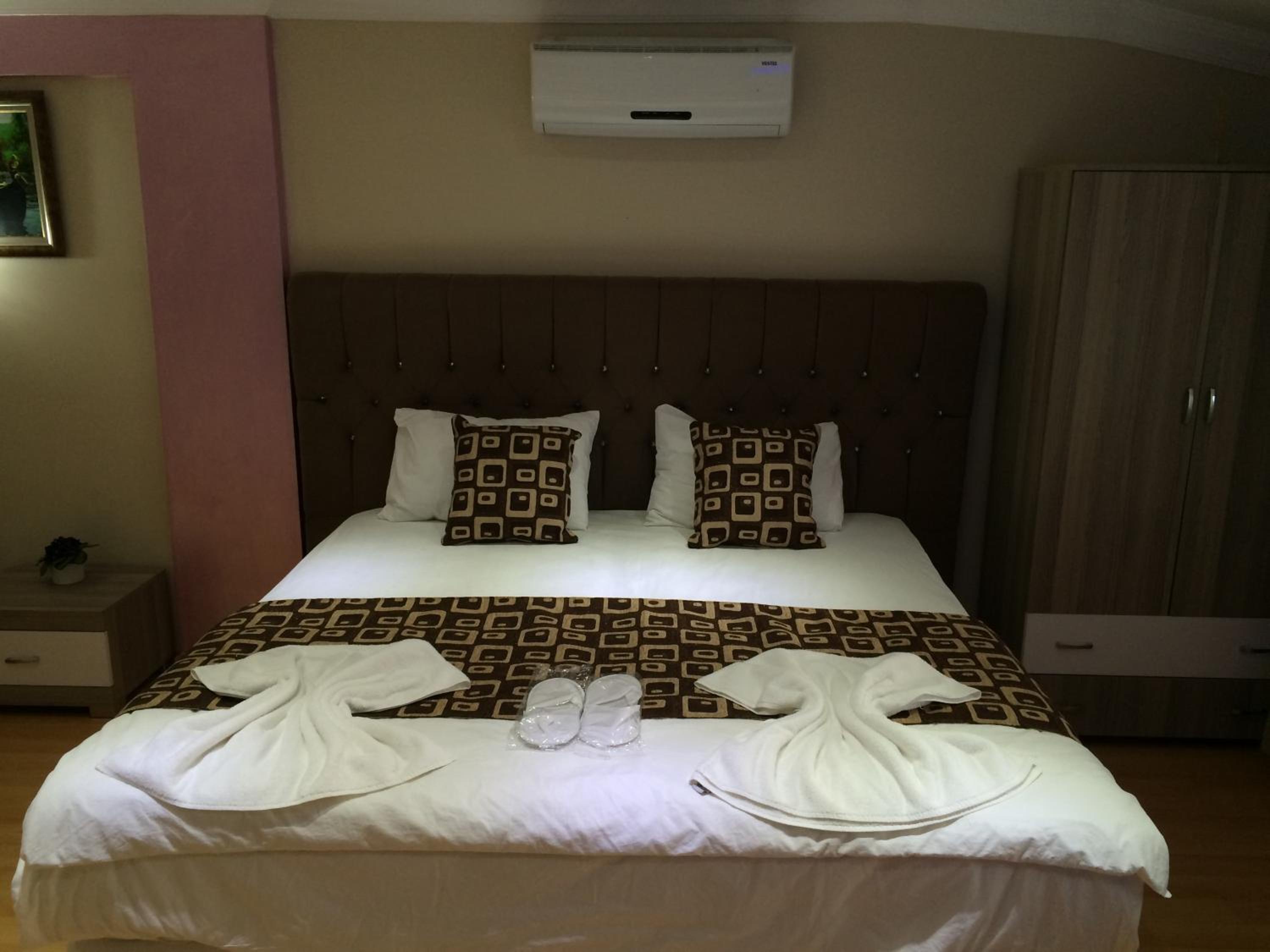 Basic Triple Room photo 2