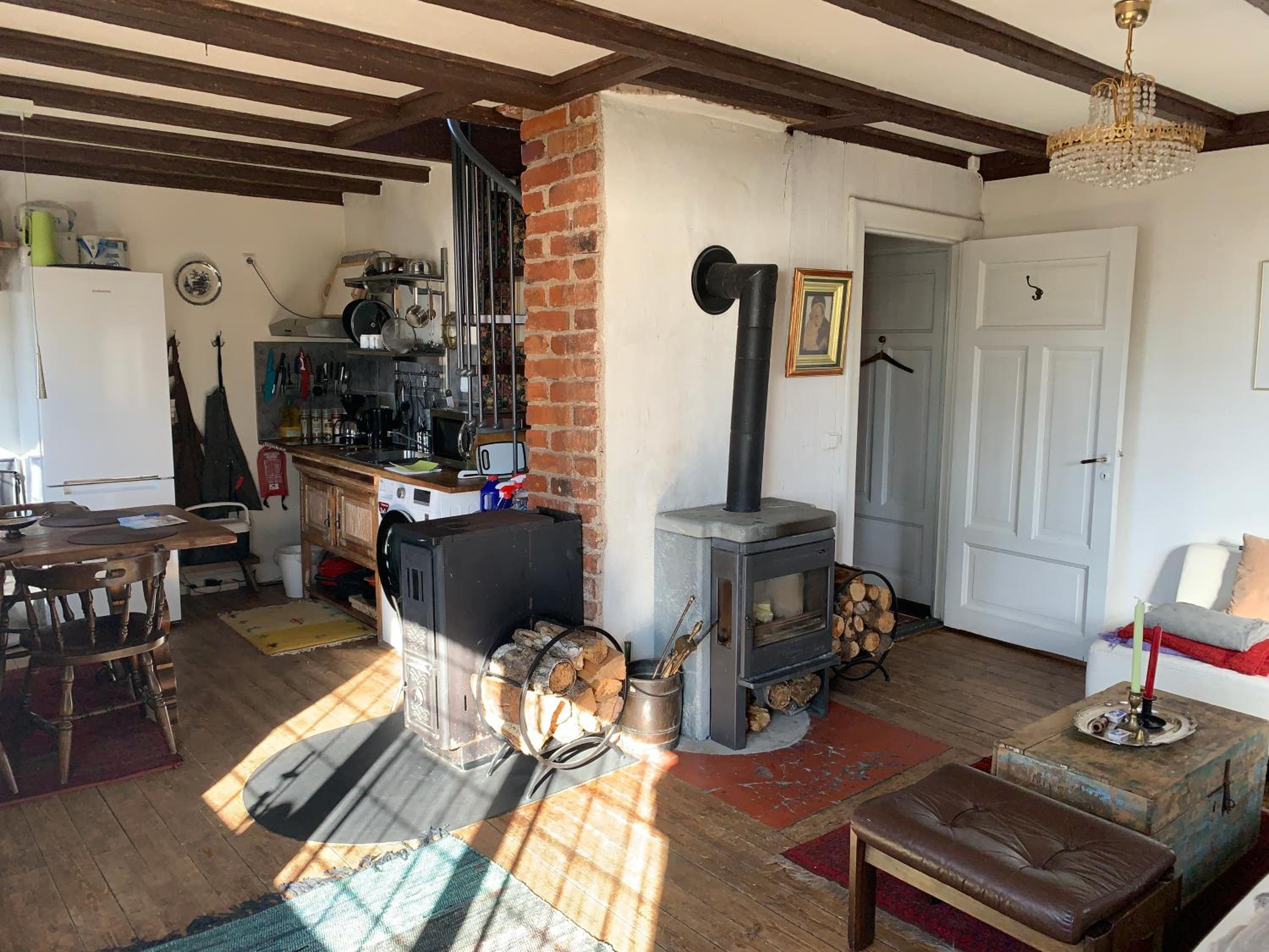 One-Bedroom House - Photo 37