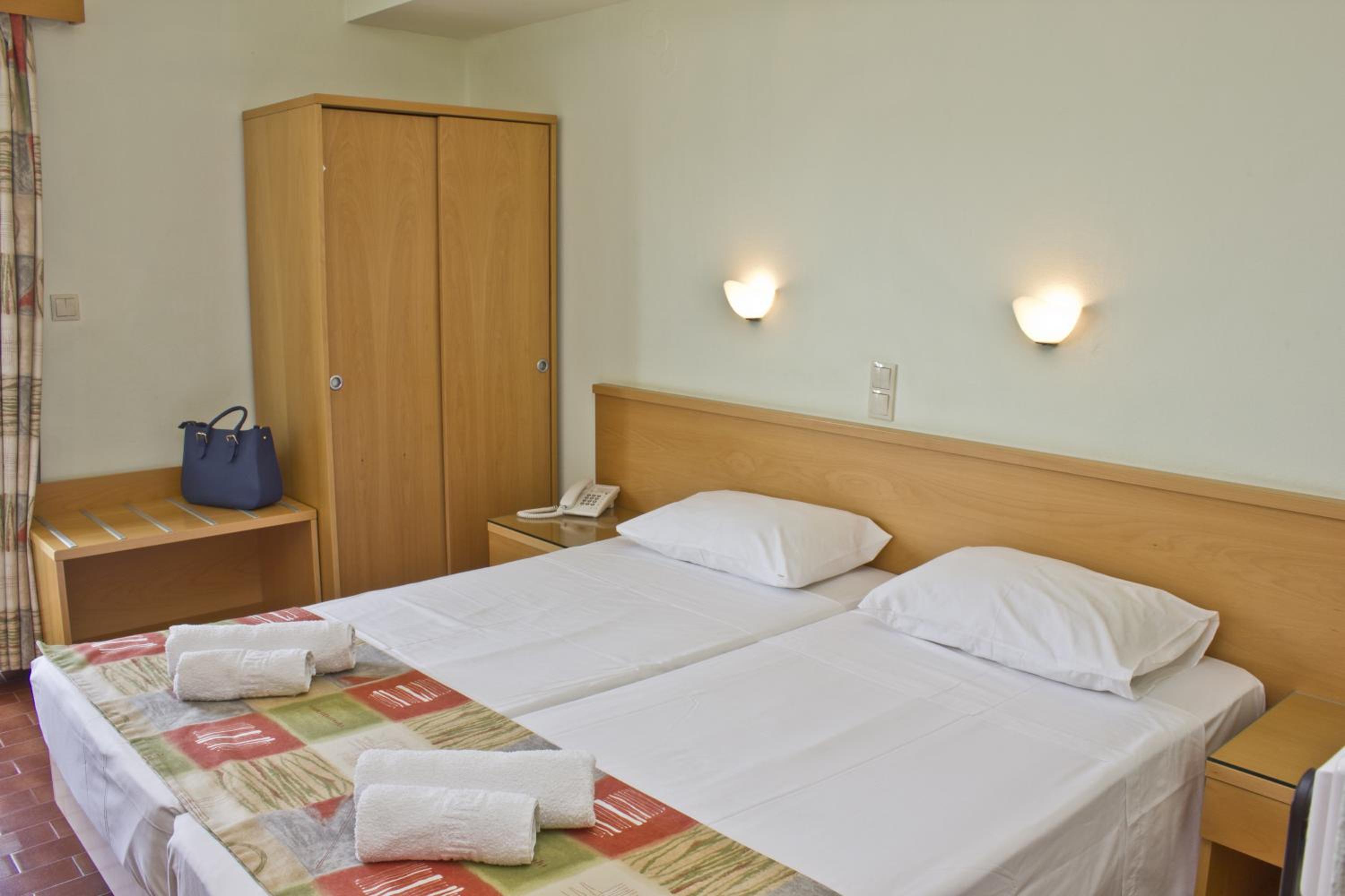 Twin Room - Photo 1