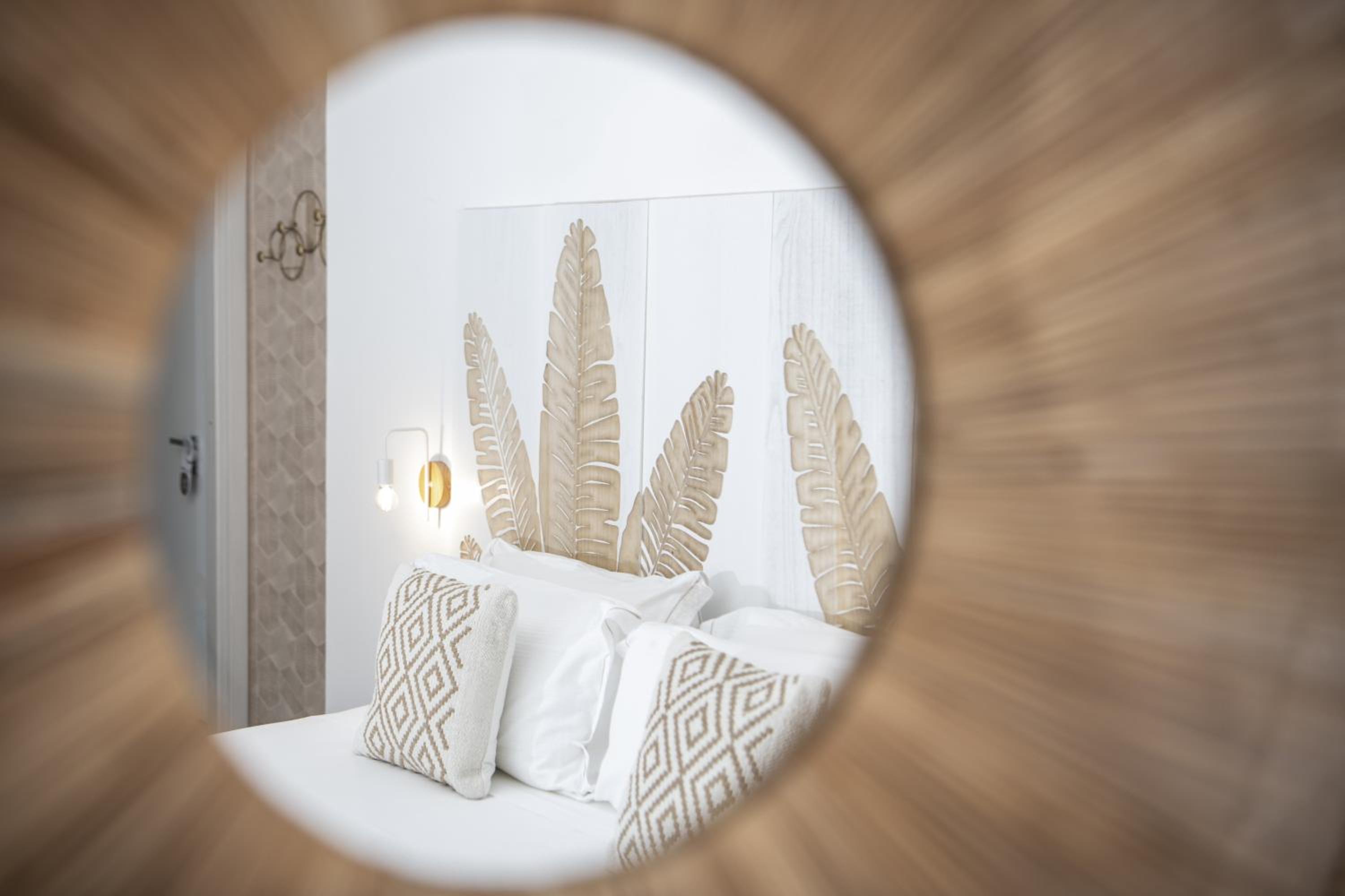 Superior King Room - Photo 11