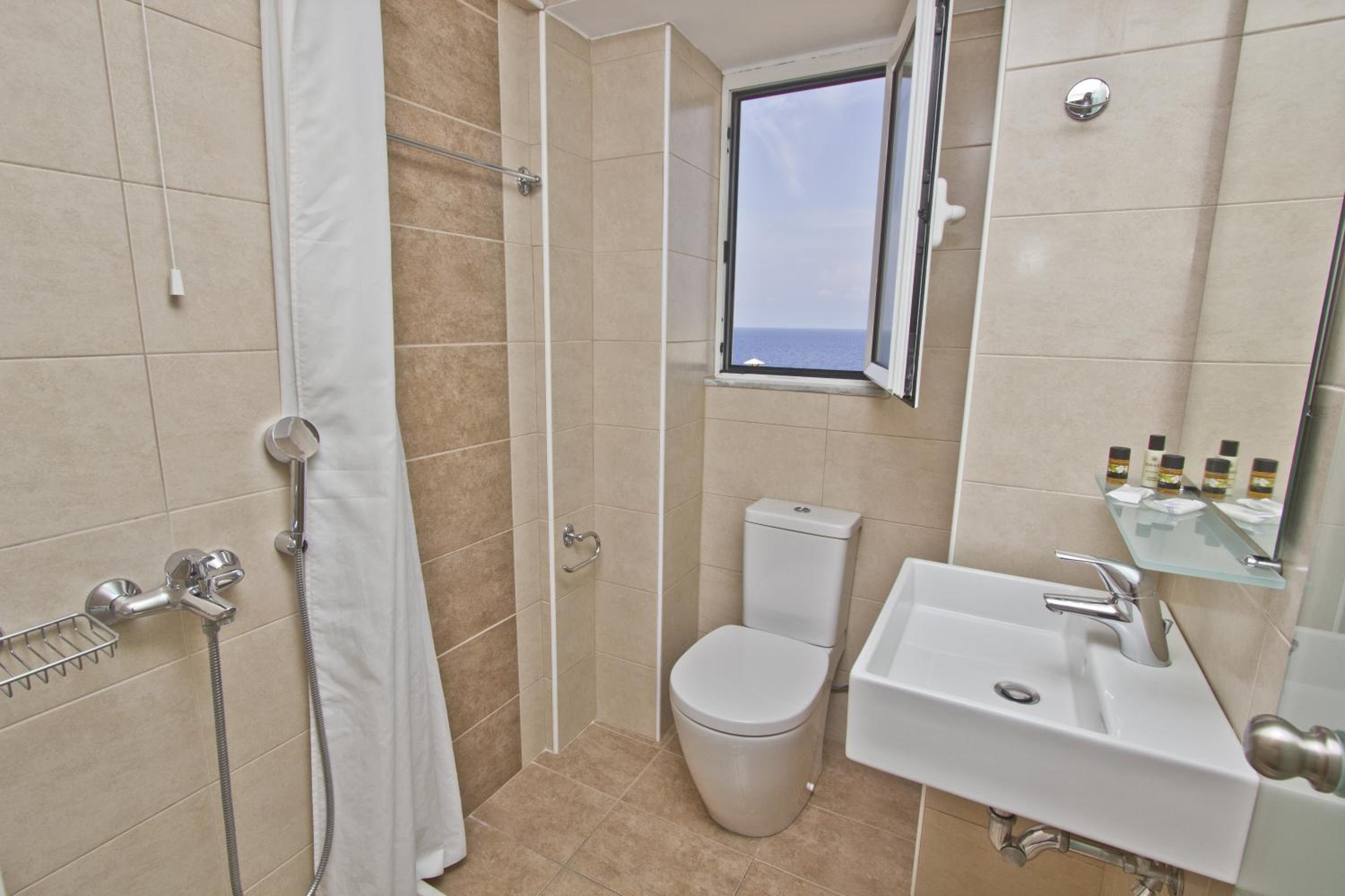 Twin Room - Photo 5