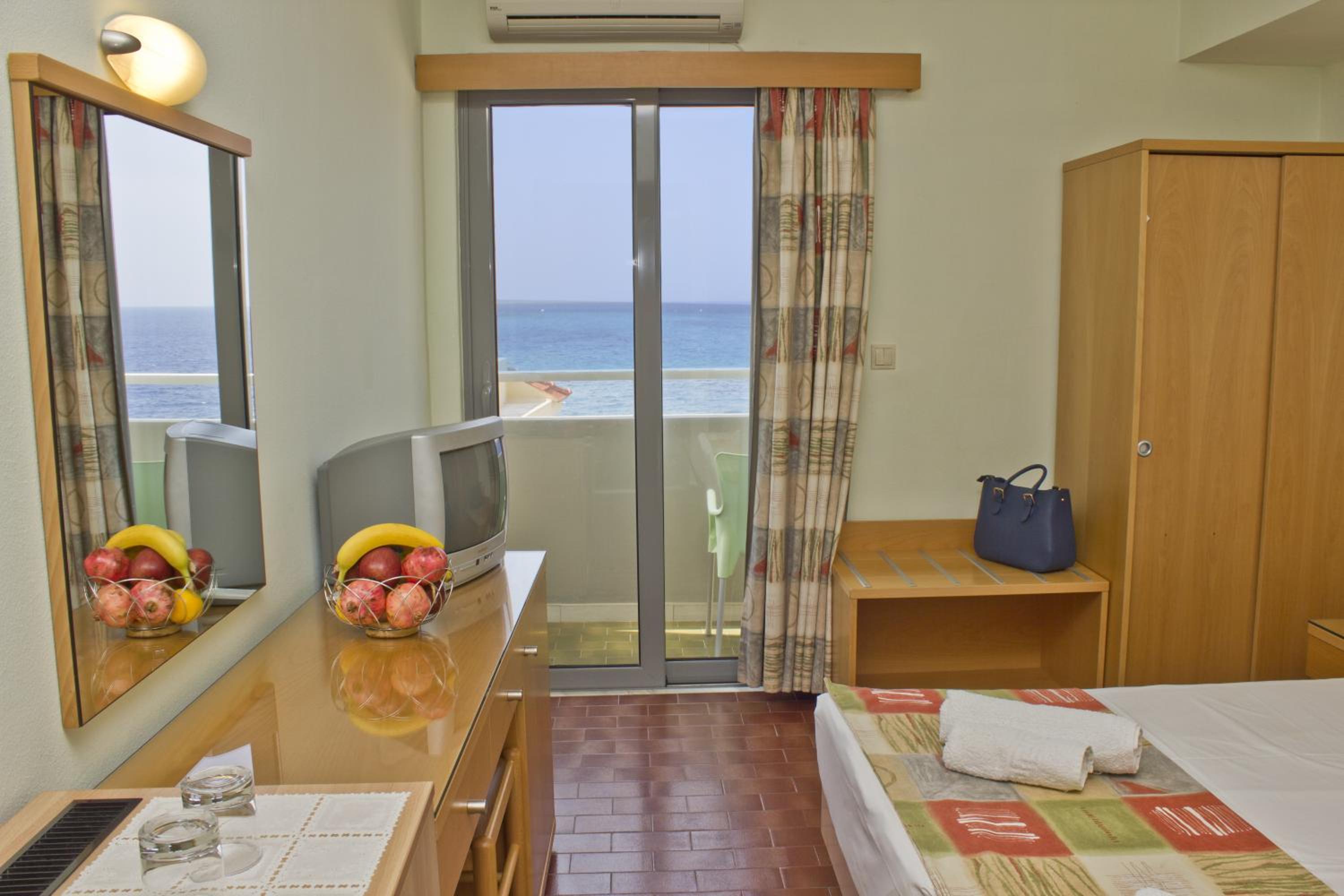 Twin Room - Photo 17