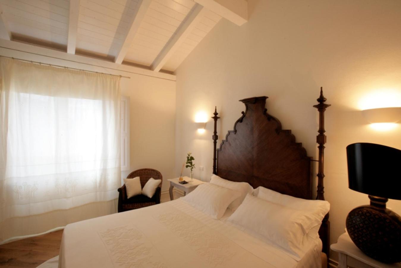 Suite with Spa Bath - Photo 2