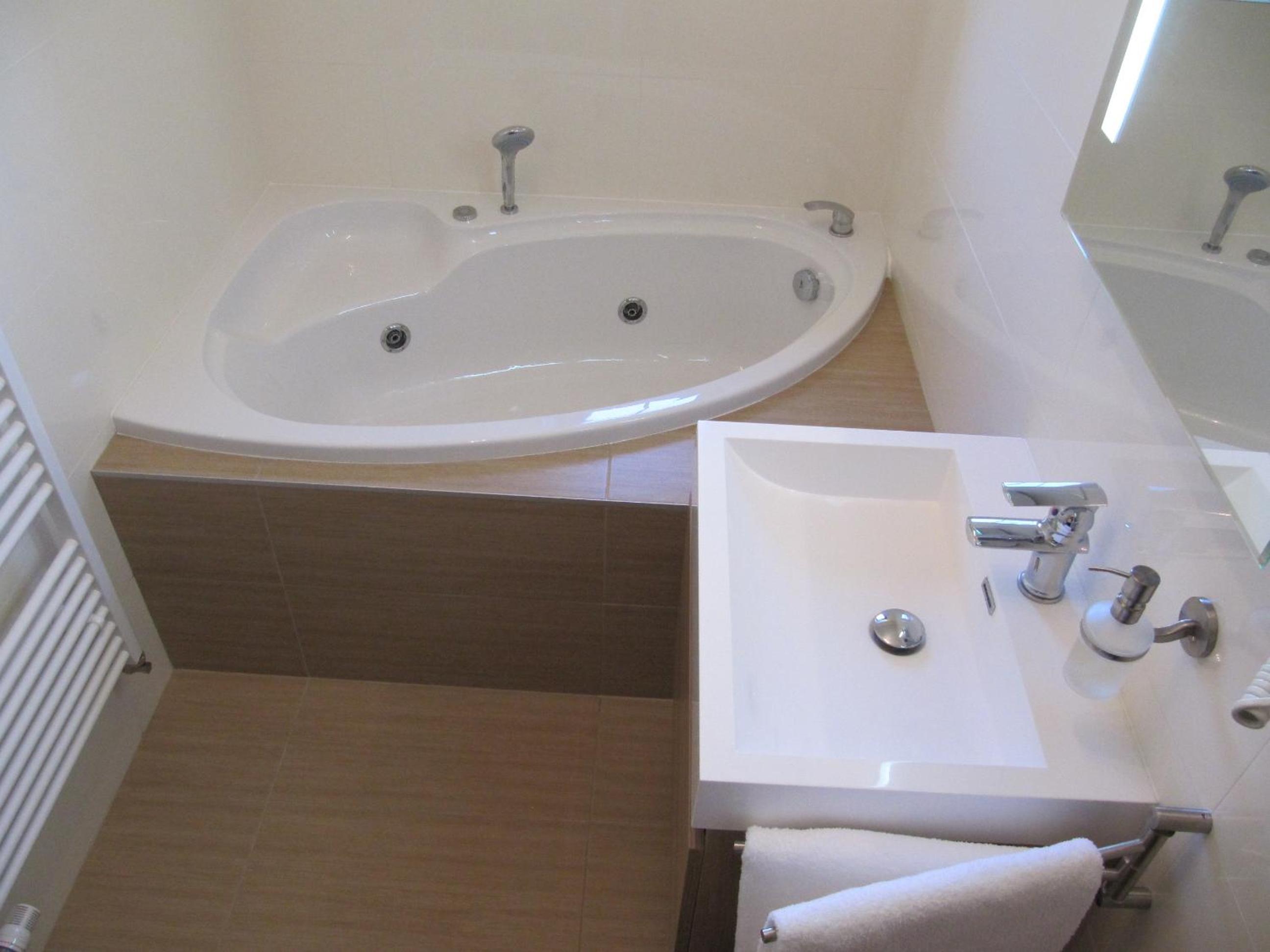 Deluxe Double Room with Extra Bed - Photo 2