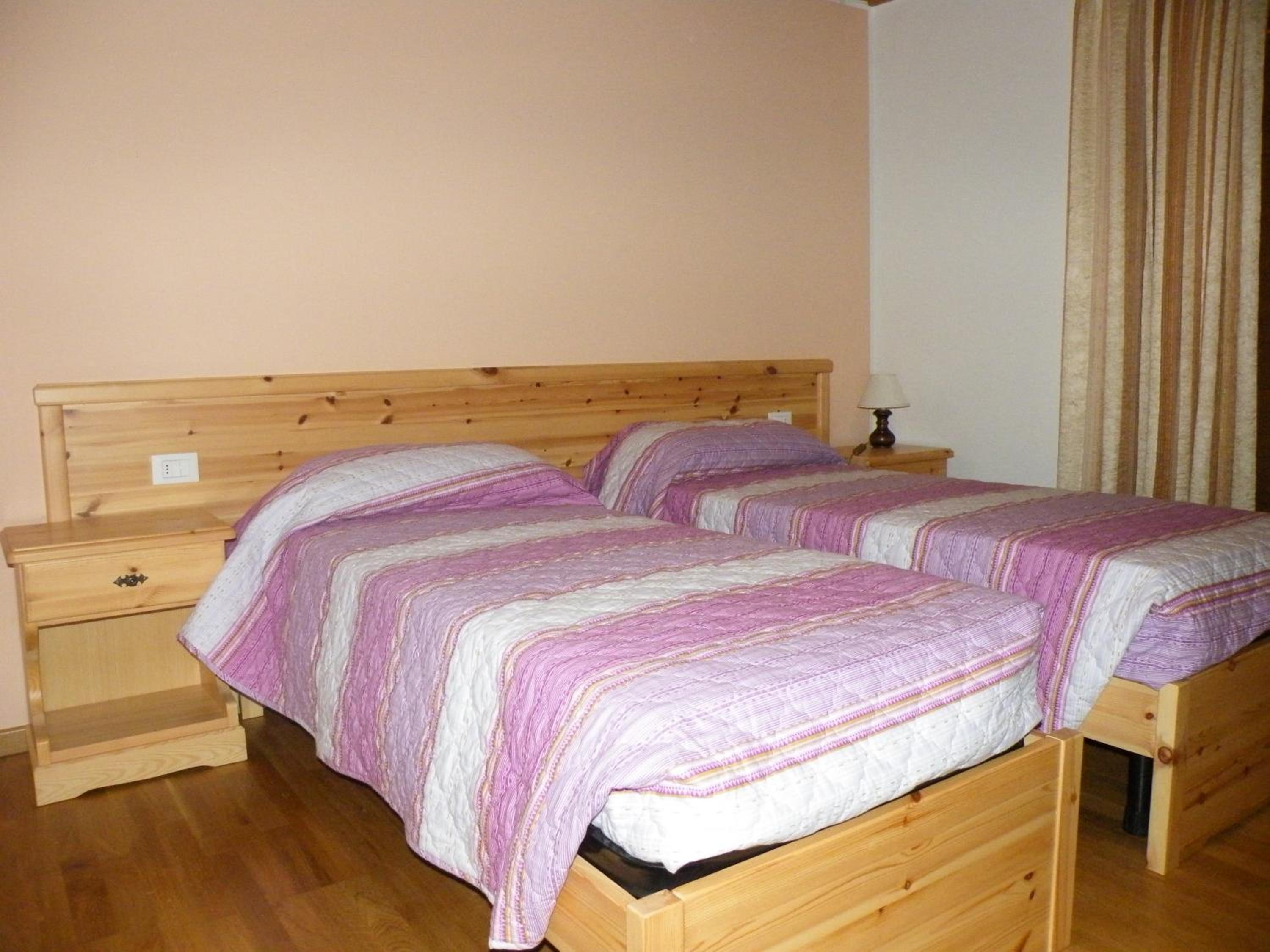 Double or Twin Room with Mountain View - Photo 11