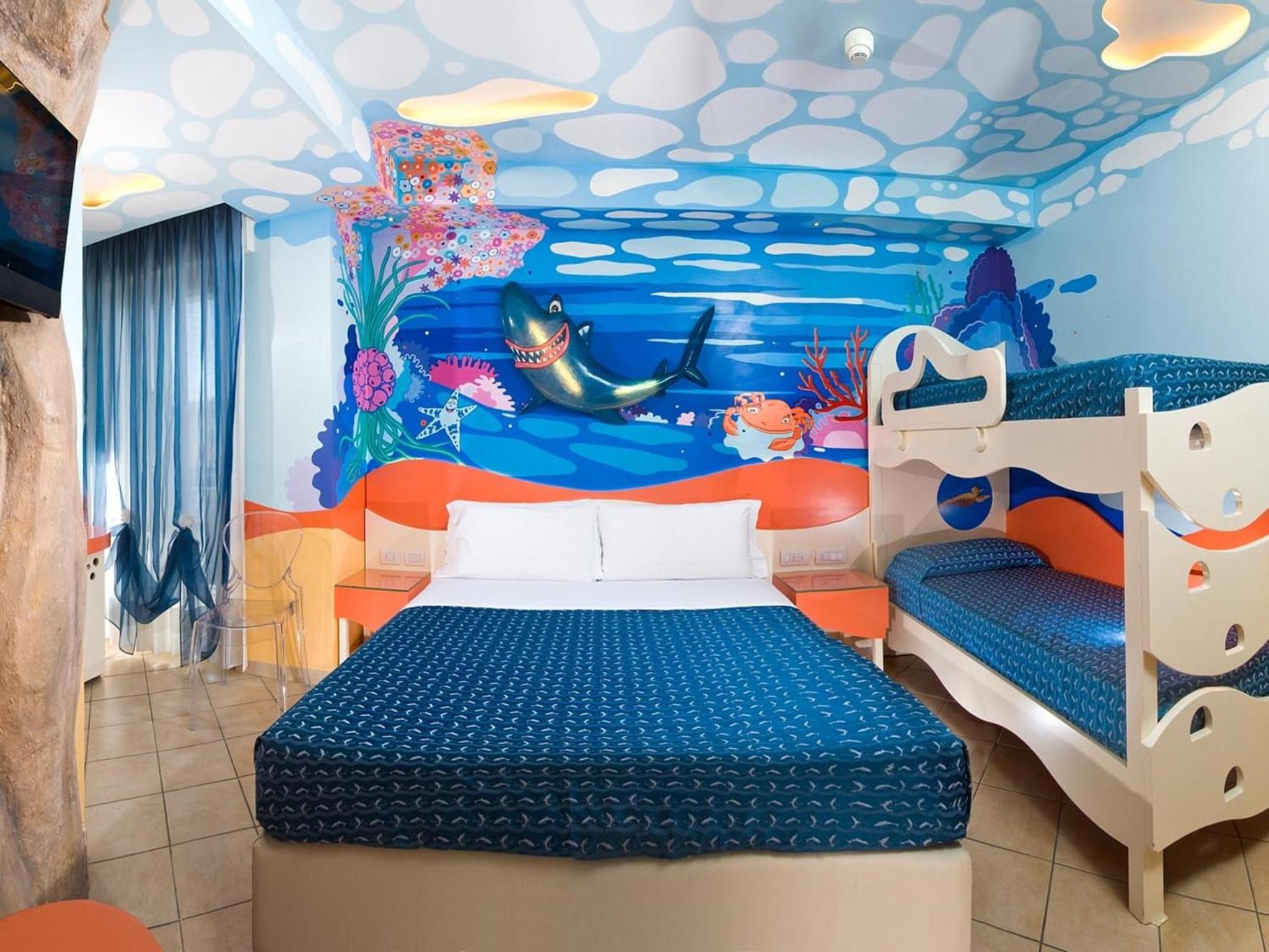 Deluxe Quadruple Room - Sharky