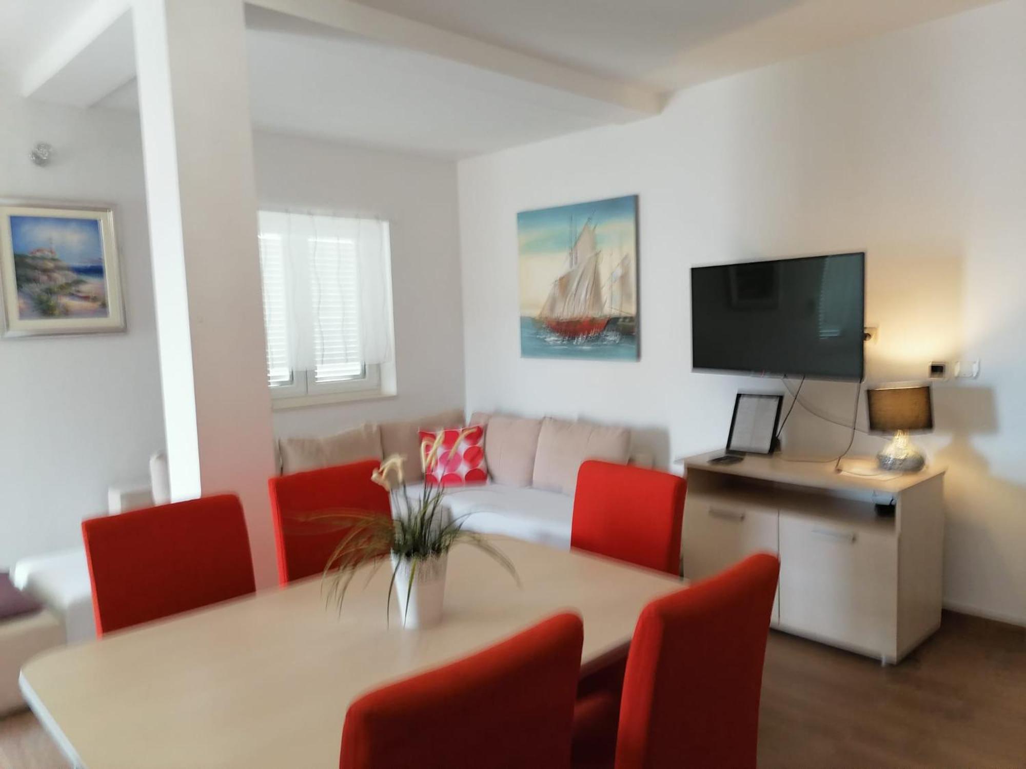 Two-Bedroom Apartment with Terrace and Sea View - Photo 21