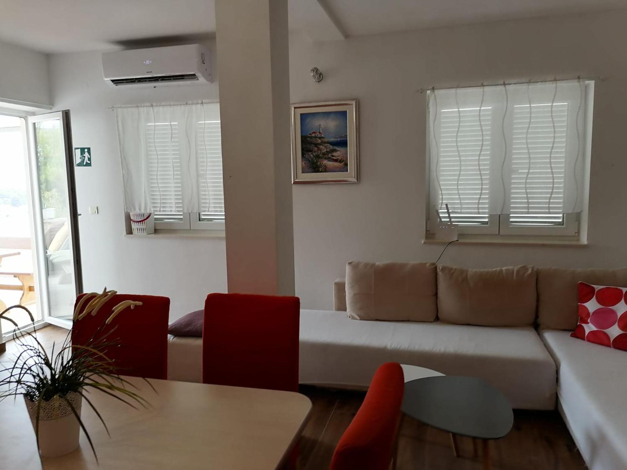 Two-Bedroom Apartment with Terrace and Sea View - Photo 13