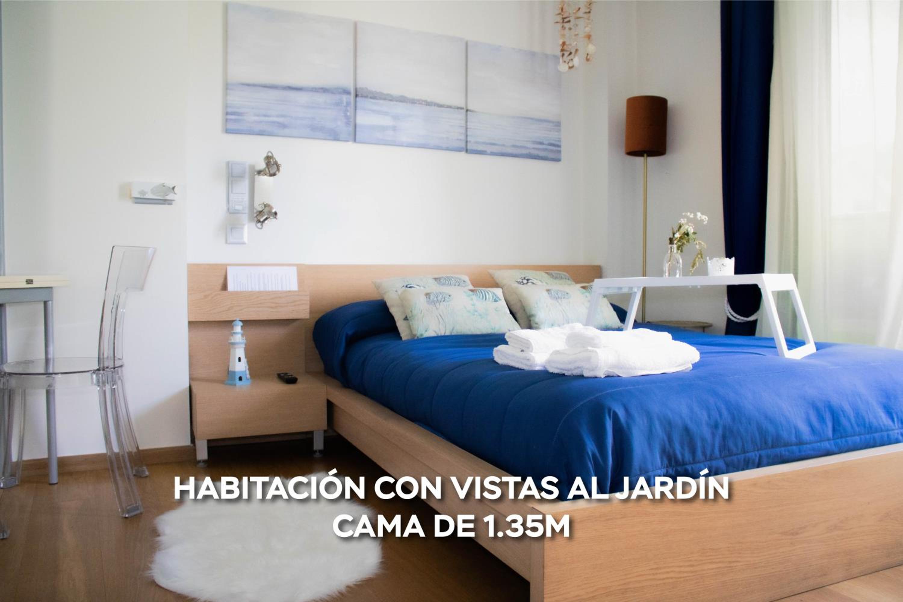 Habitación Pequeña con Vista al Jardín