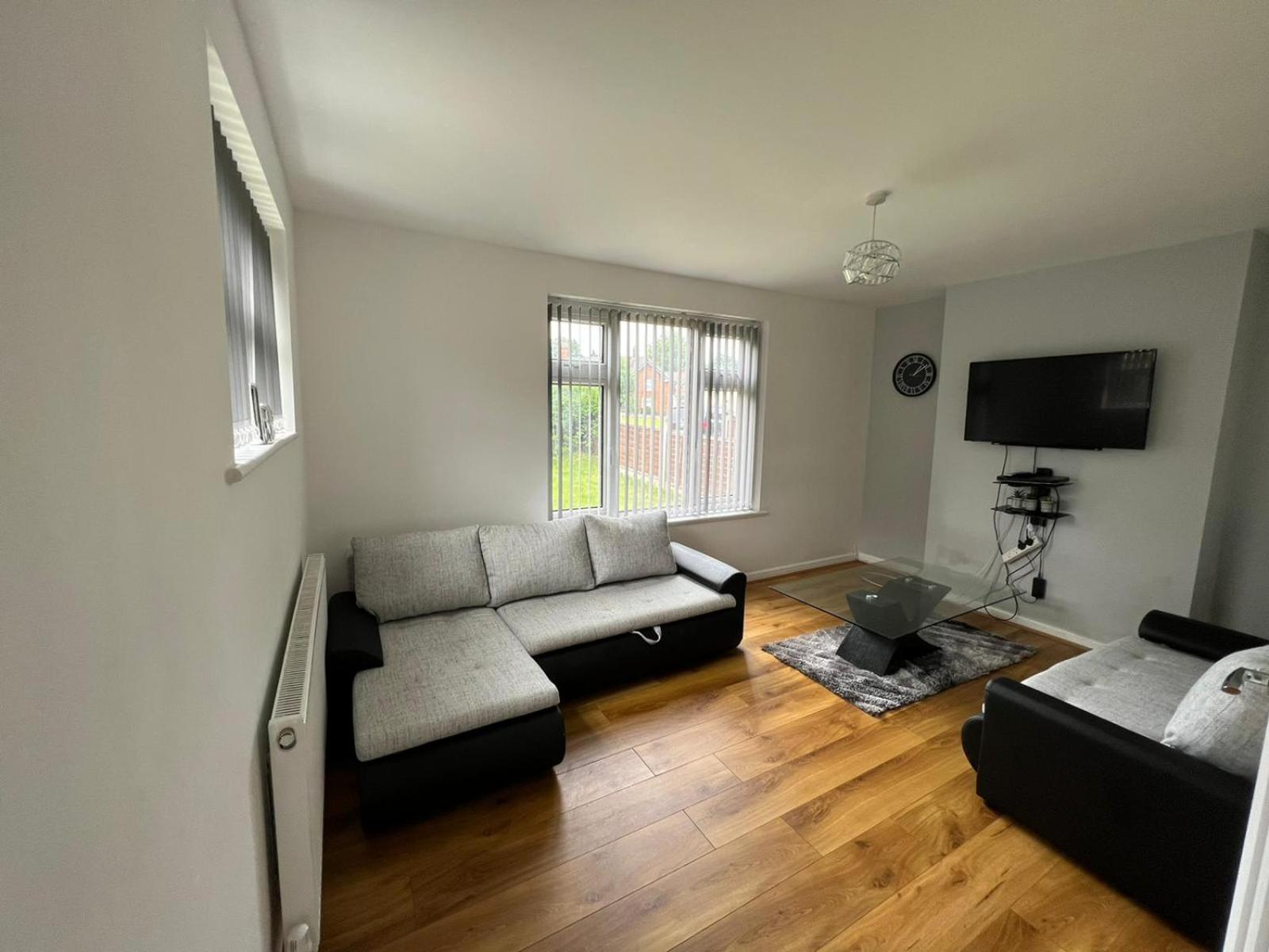 Three-Bedroom House - Photo 3