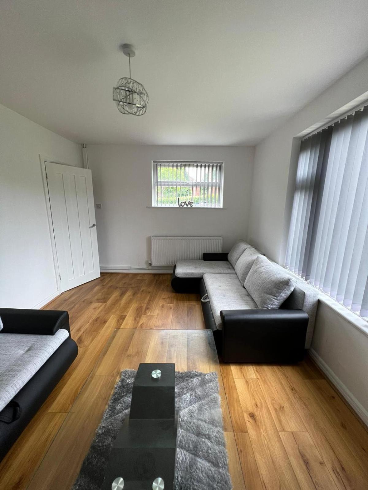 Three-Bedroom House - Photo 4