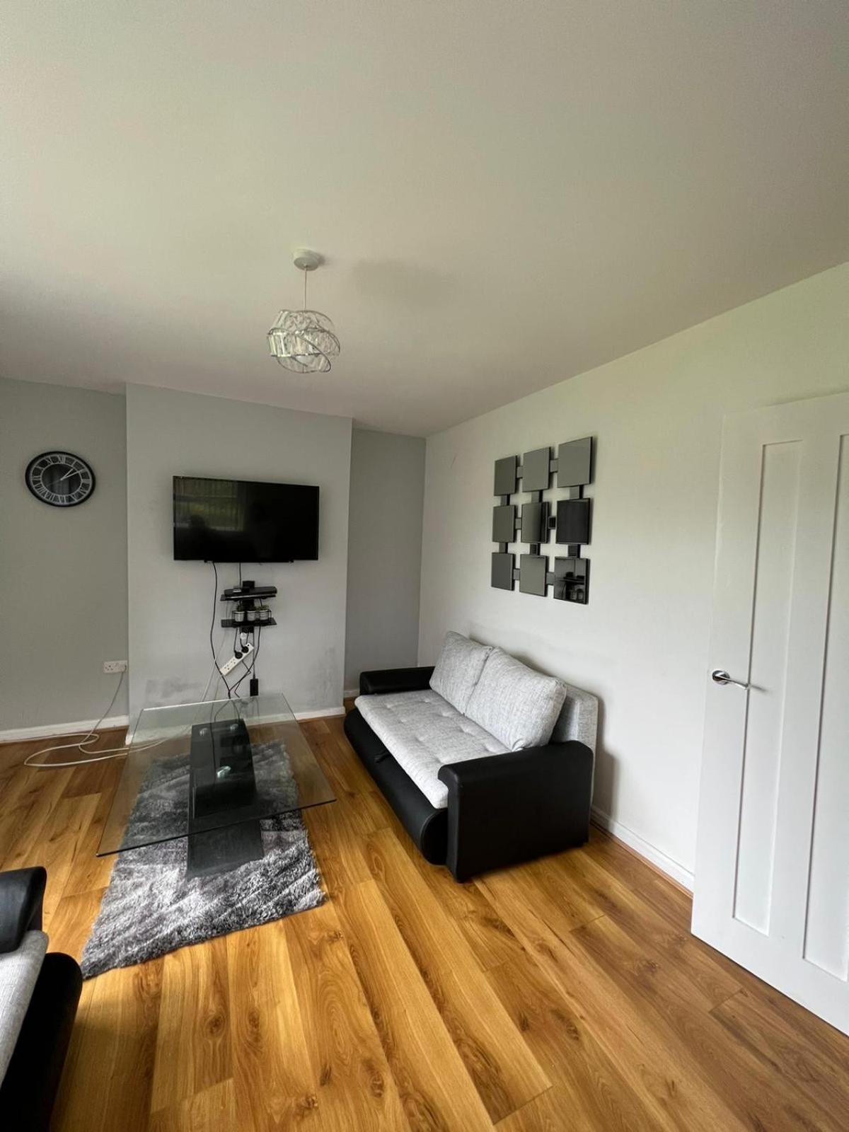 Three-Bedroom House - Photo 5