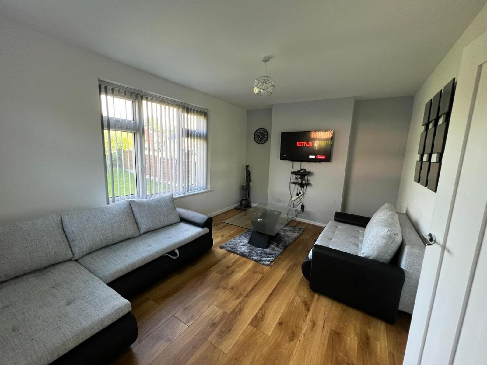 Three-Bedroom House - Photo 8