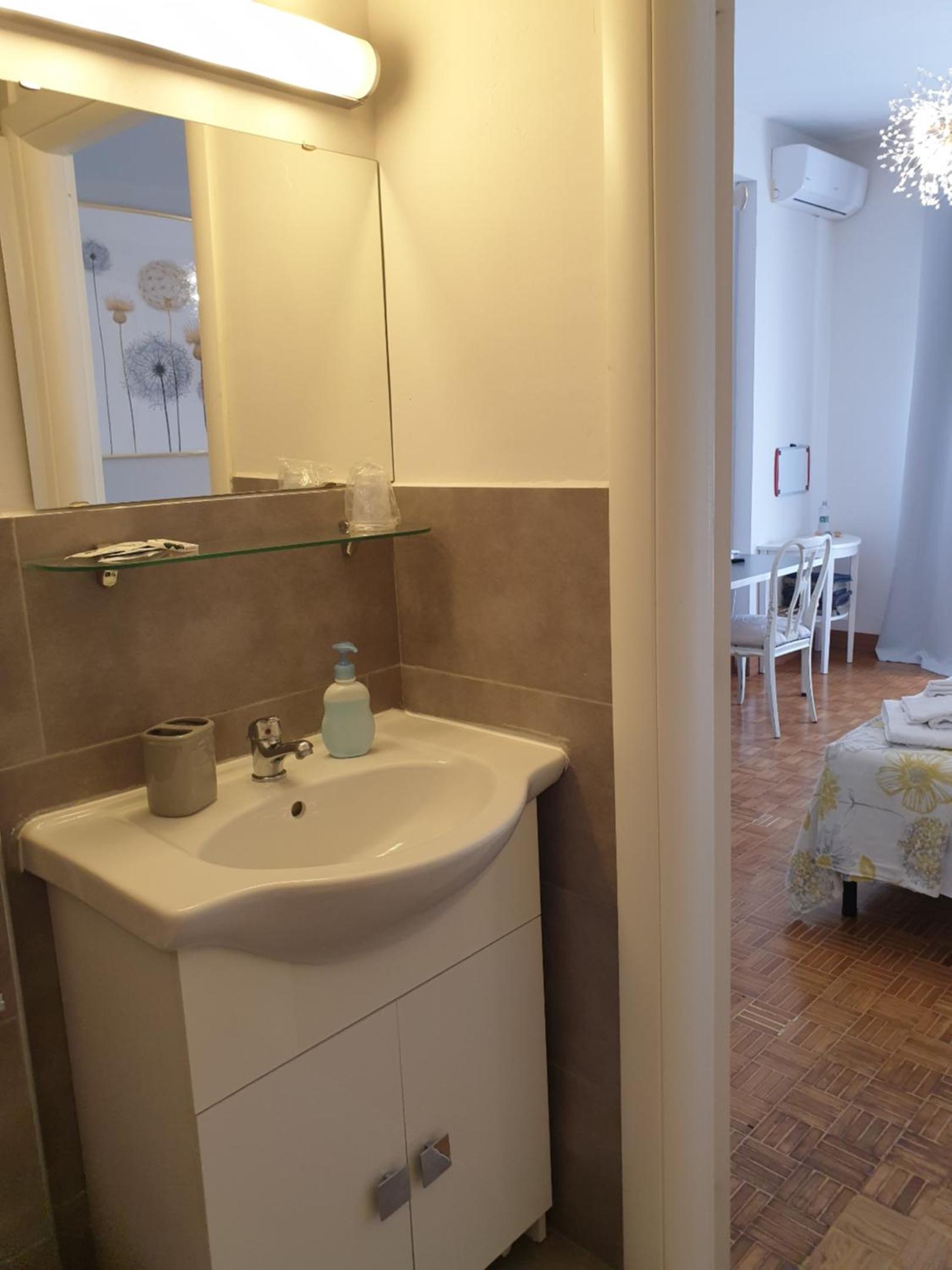 Triple Room with Private Bathroom photo 3