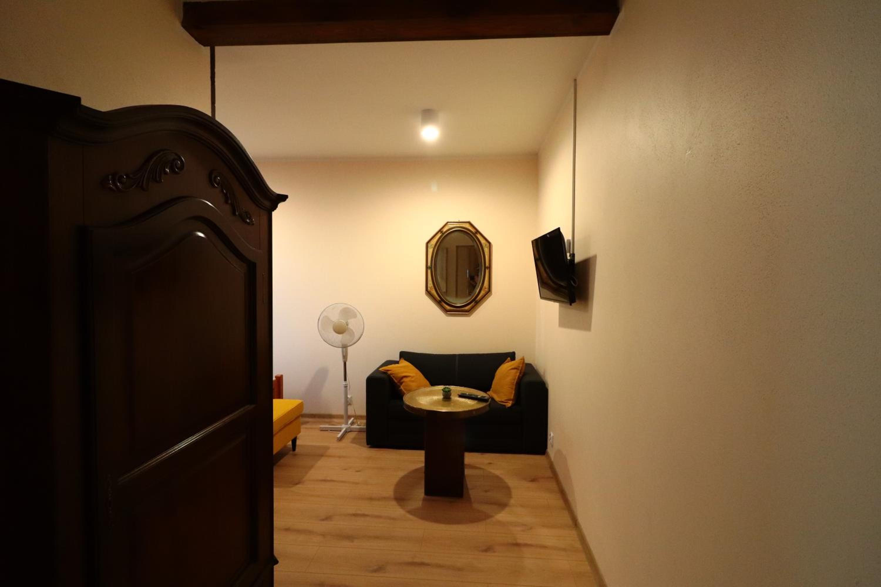 Triple Room with Private Bathroom - Photo 3