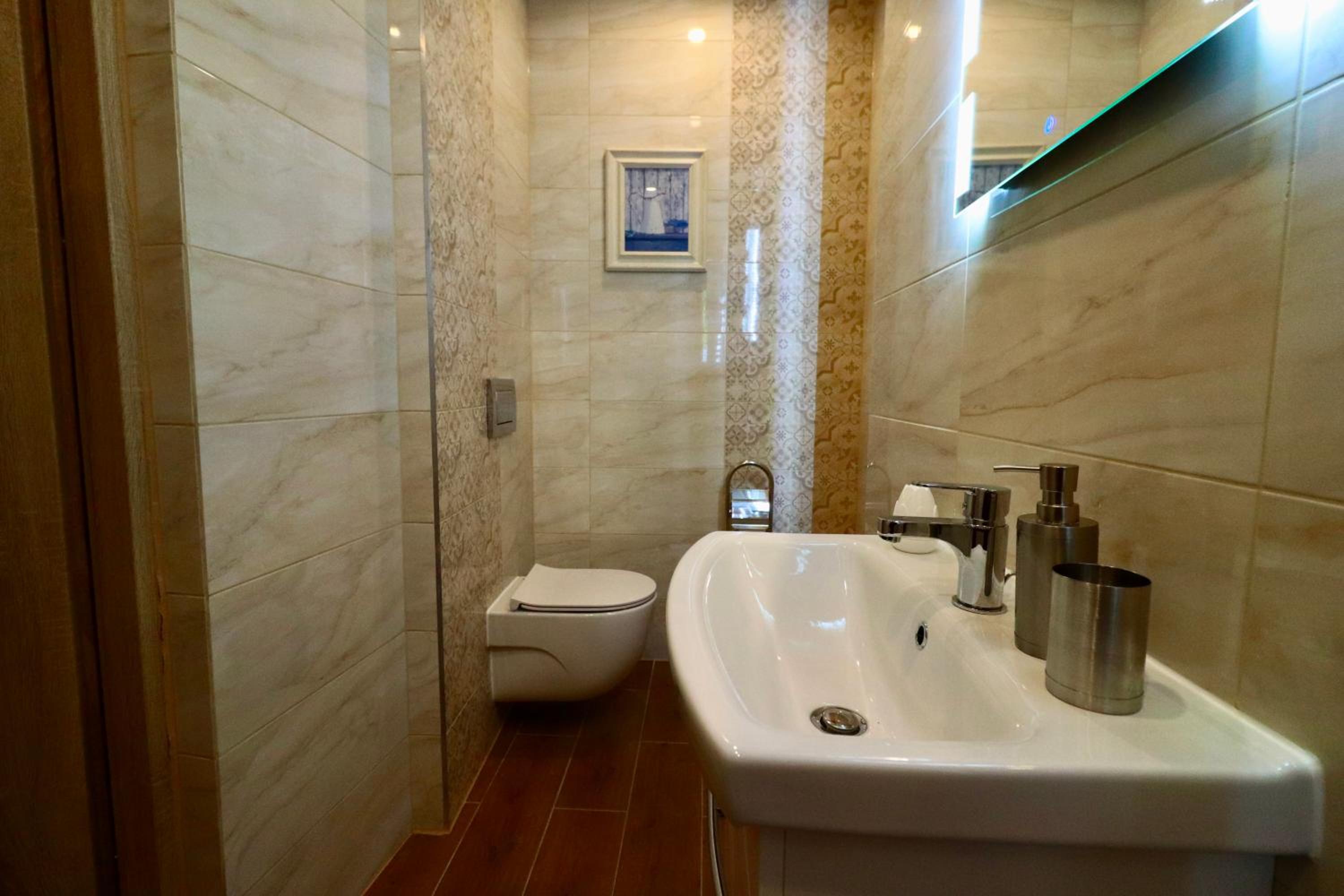 Triple Room with Private Bathroom - Photo 8