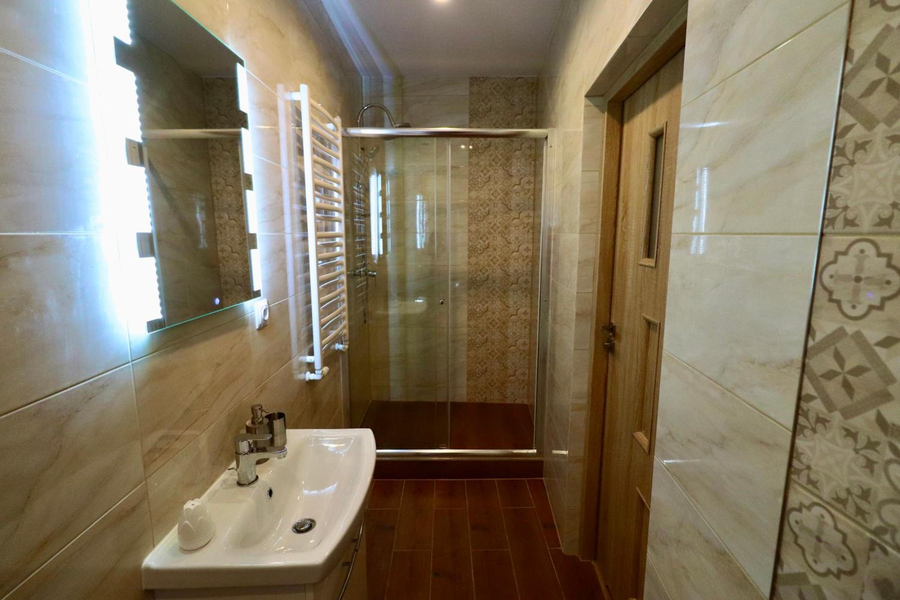Triple Room with Private Bathroom - Photo 7