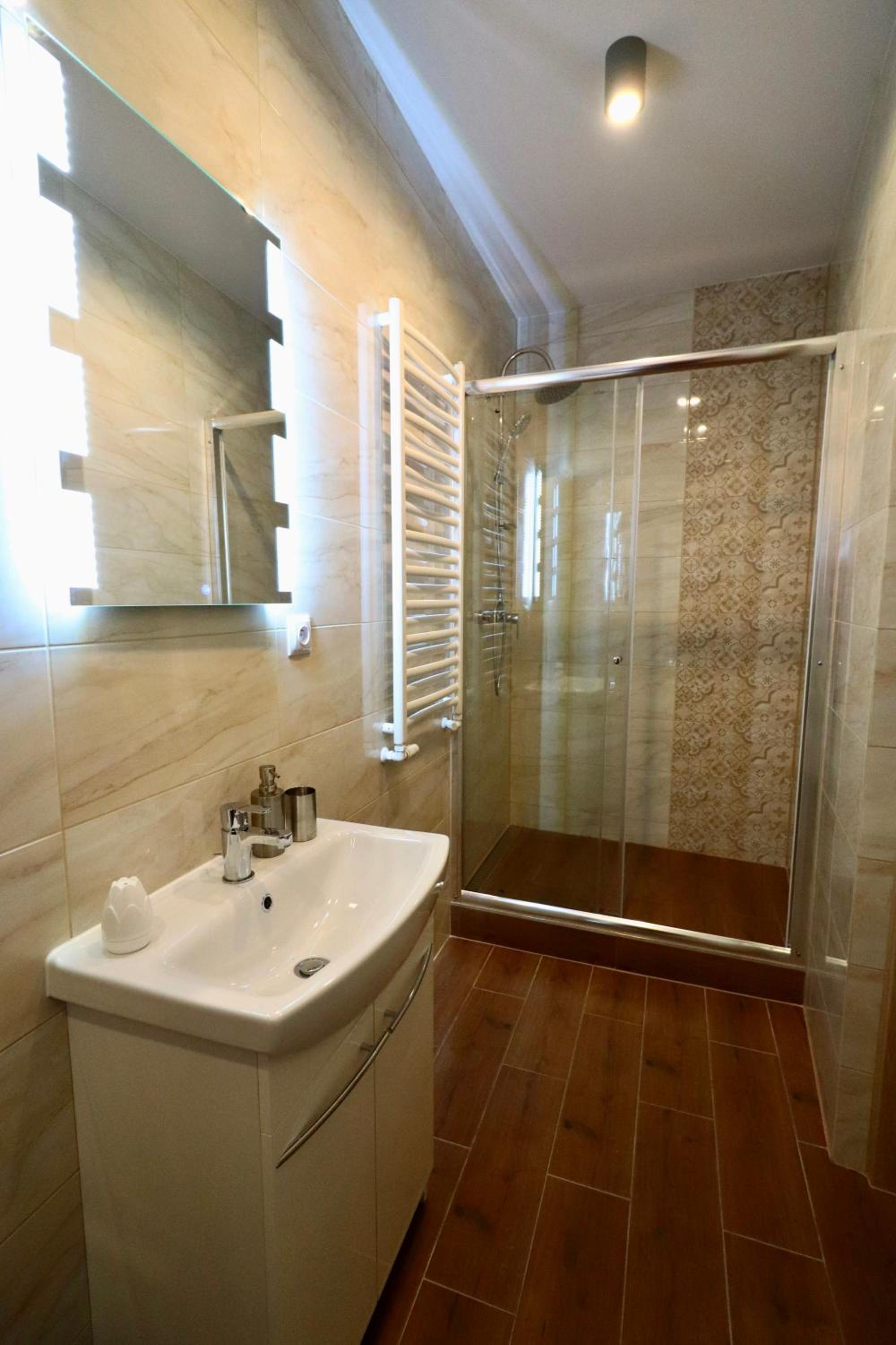 Triple Room with Private Bathroom - Photo 6