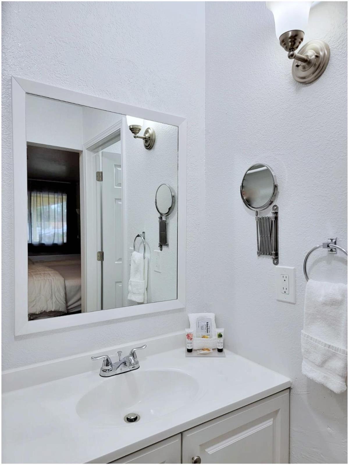 Standard Double Room - Photo 6