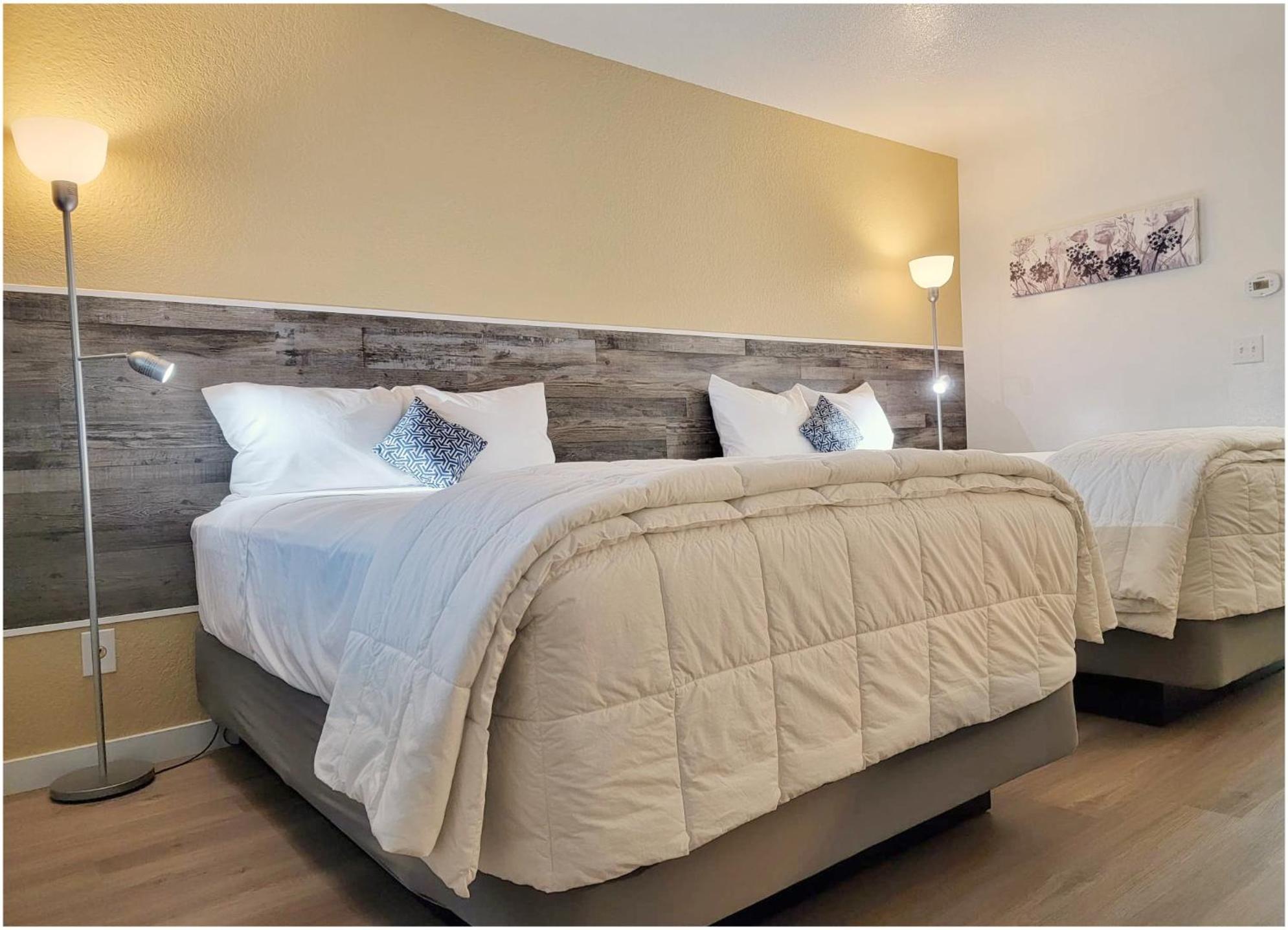 Standard Double Room - Photo 16