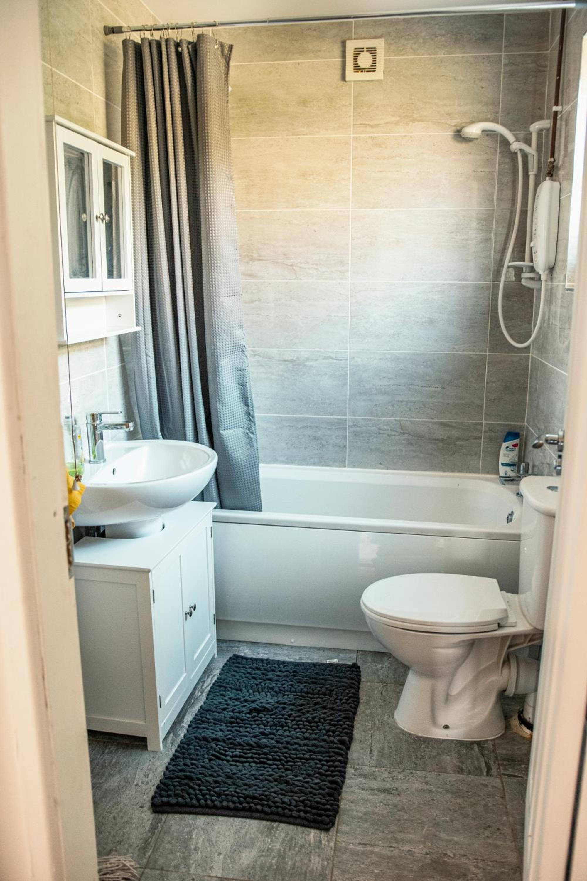 Three-Bedroom House - Photo 42