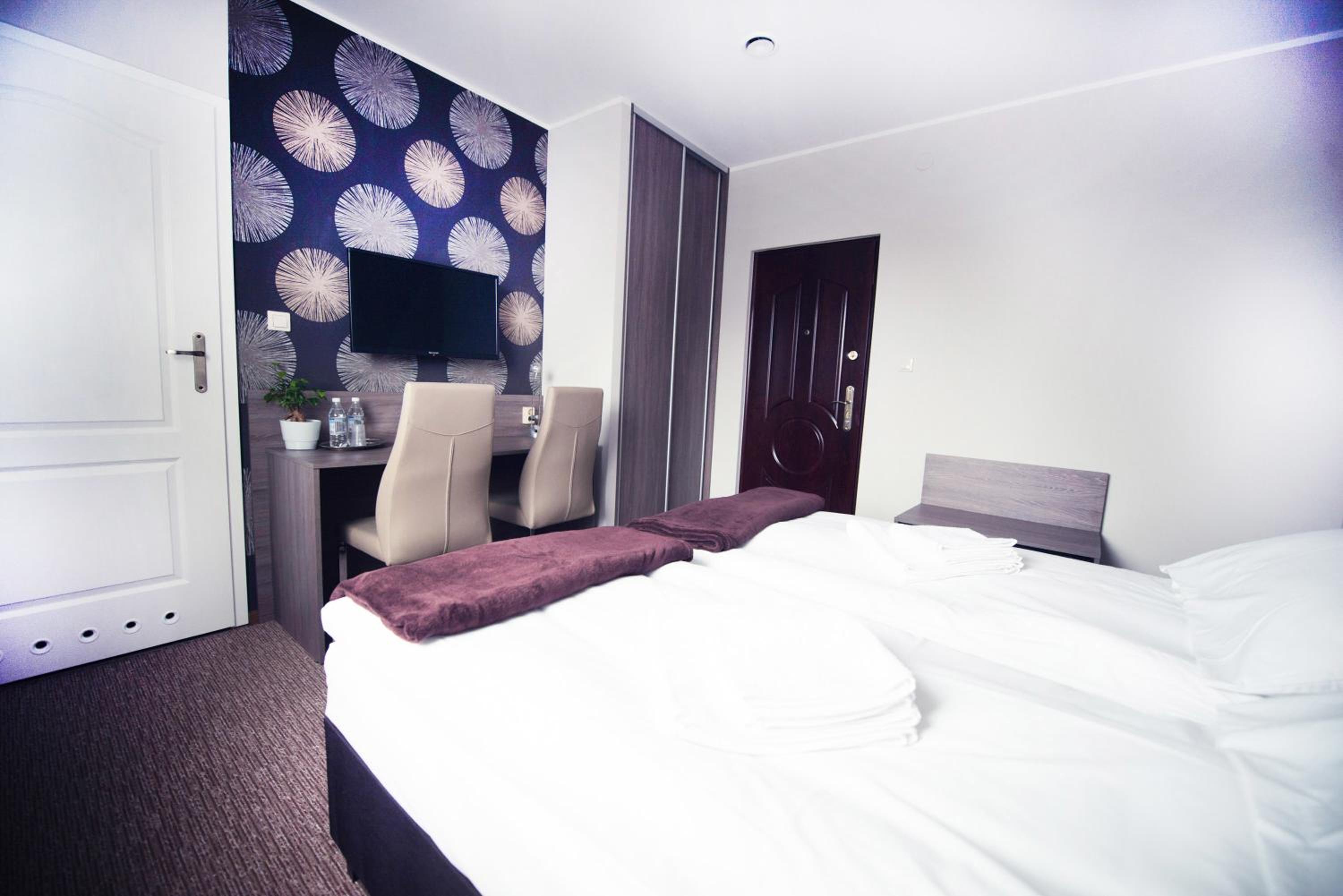 Twin Room with Private Bathroom photo 3