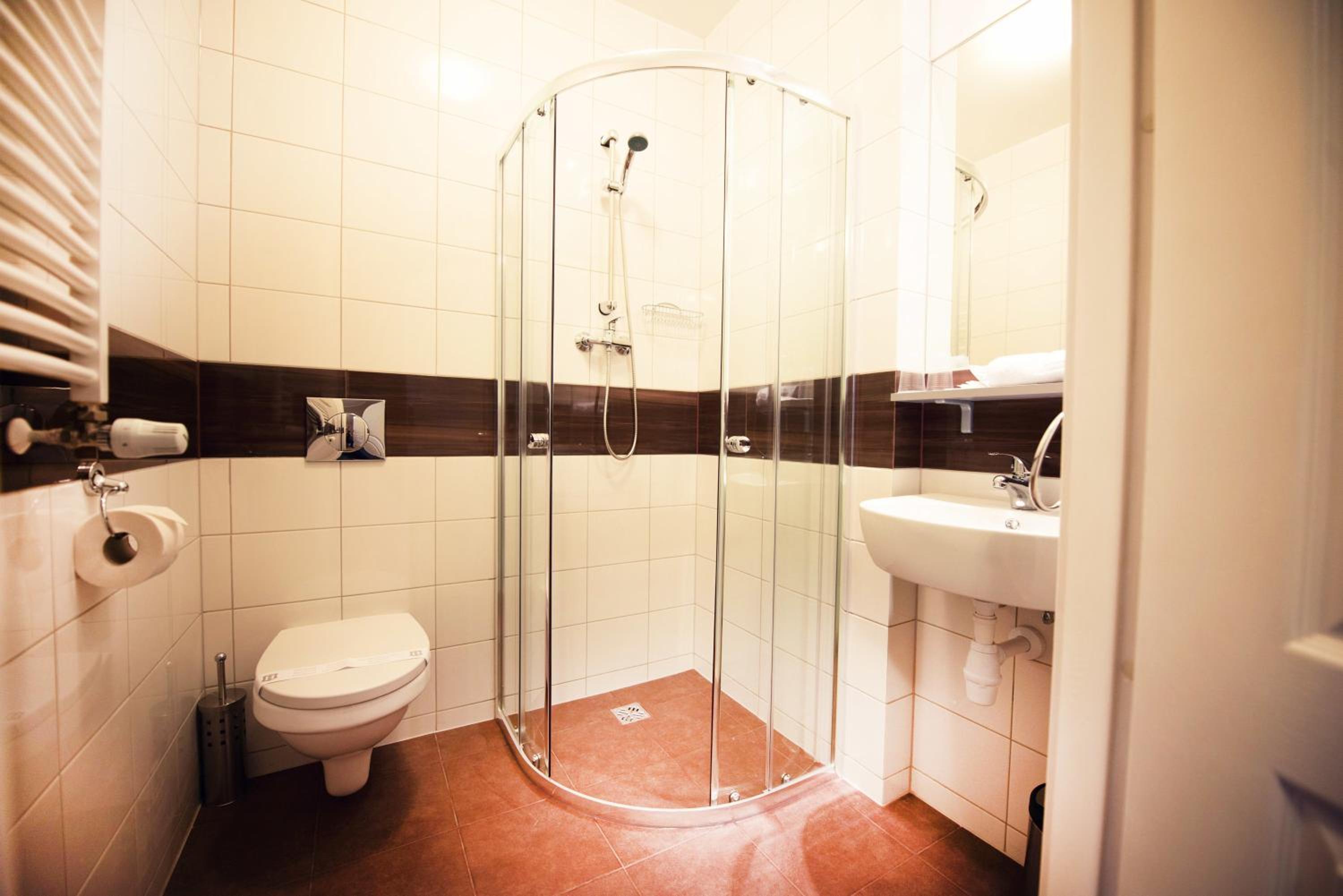 Double or Twin Room - Photo 9