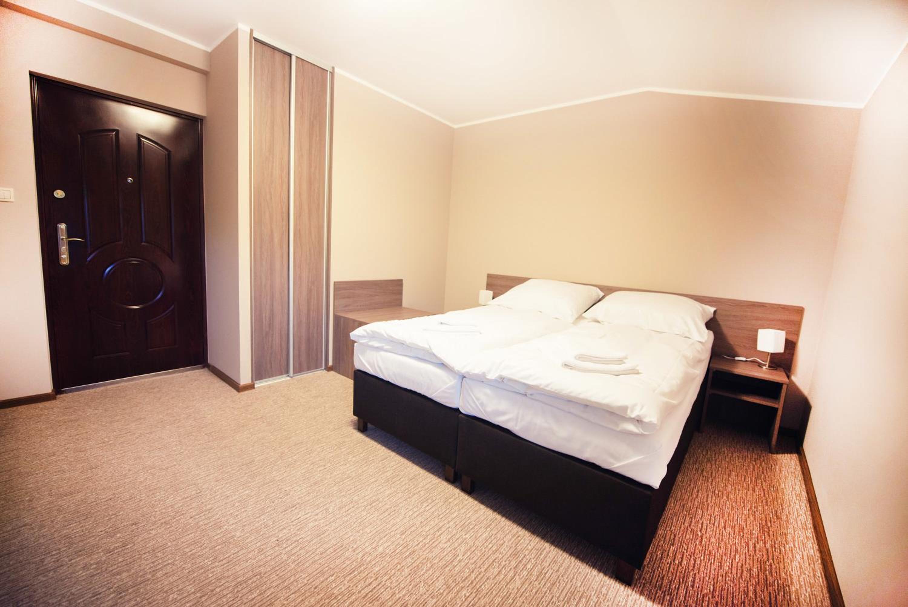 Double or Twin Room - Photo 10