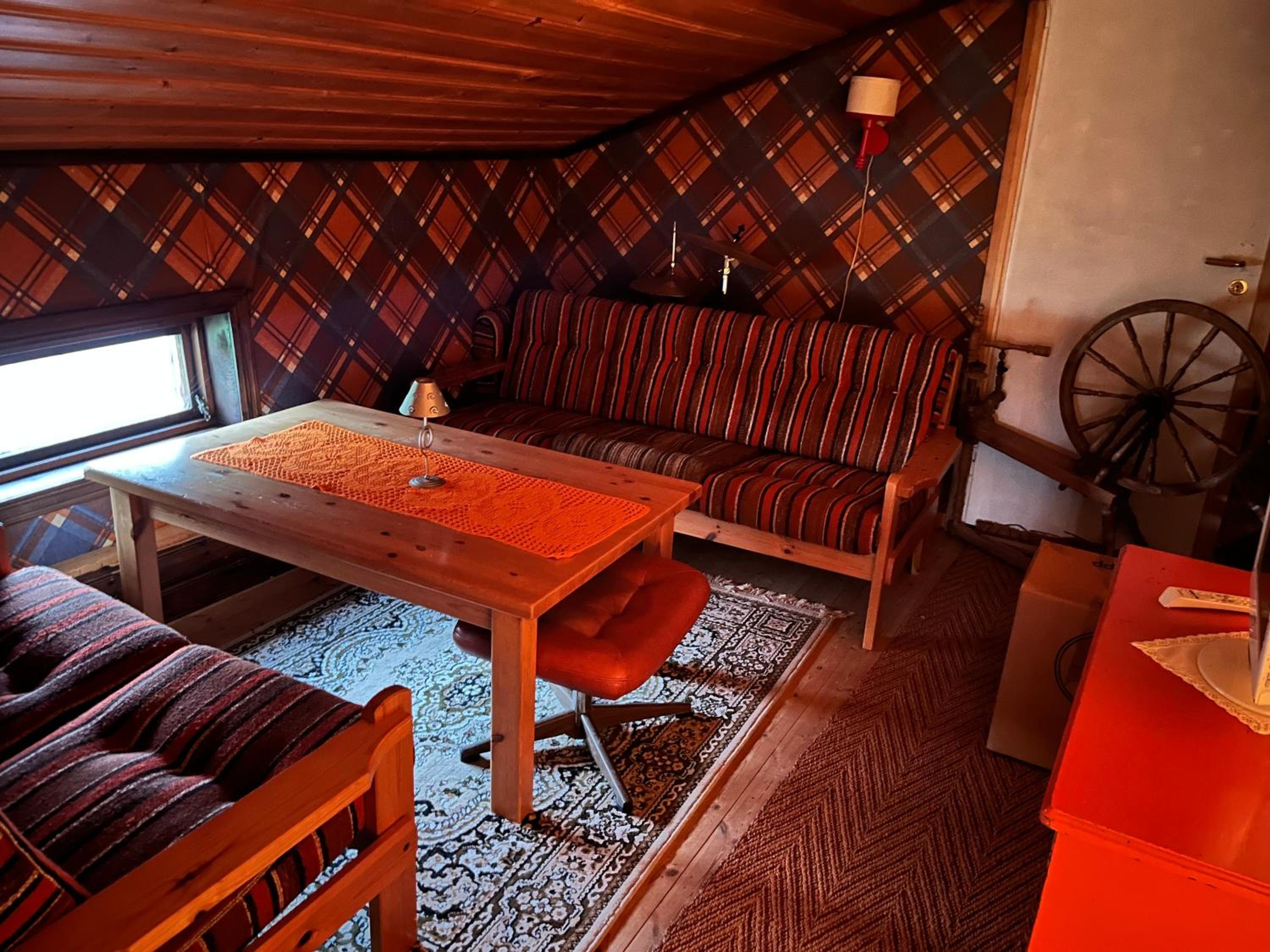 Family Room with Mountain View - Photo 1