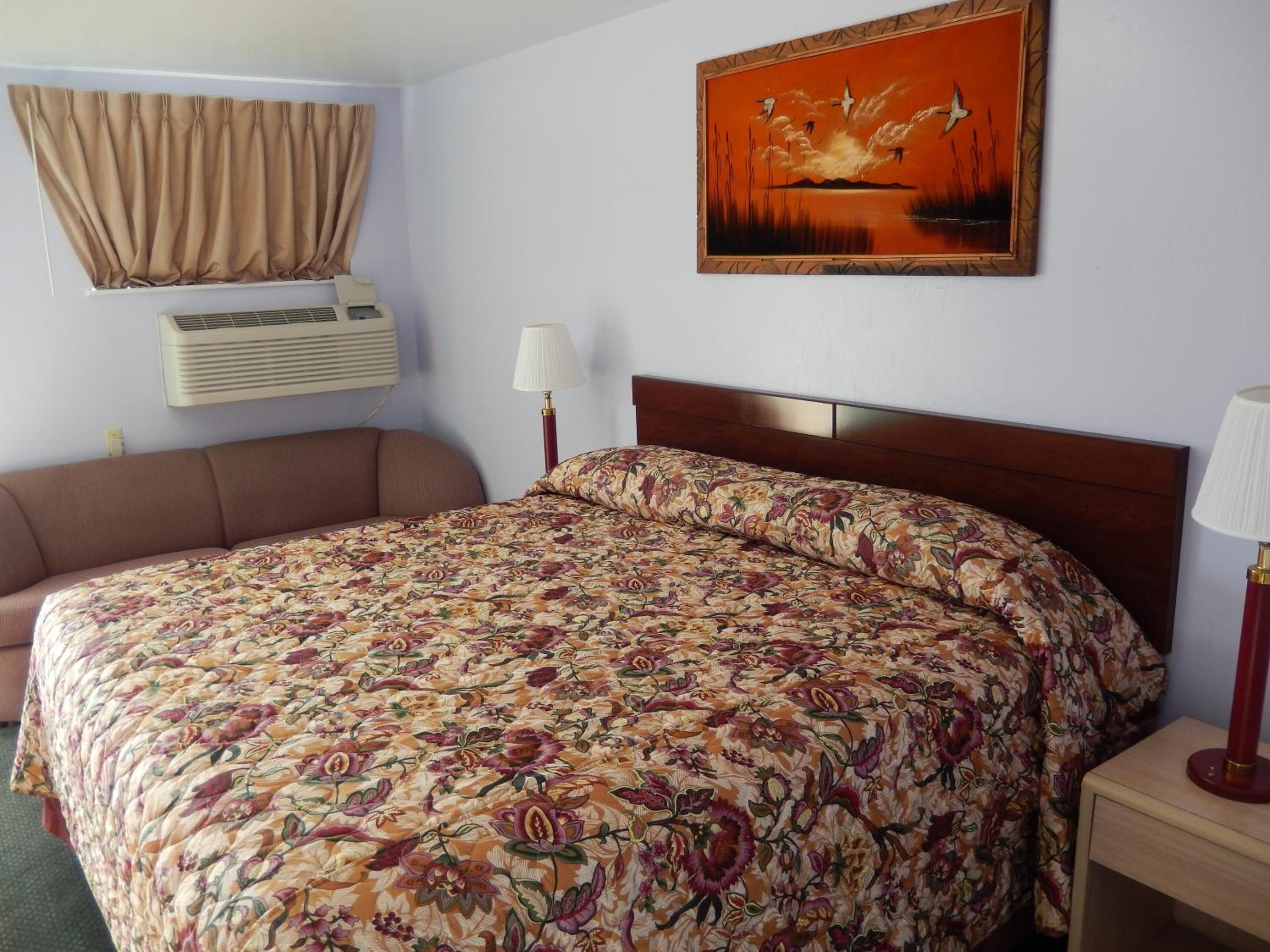 King Room - Non-Smoking photo 2