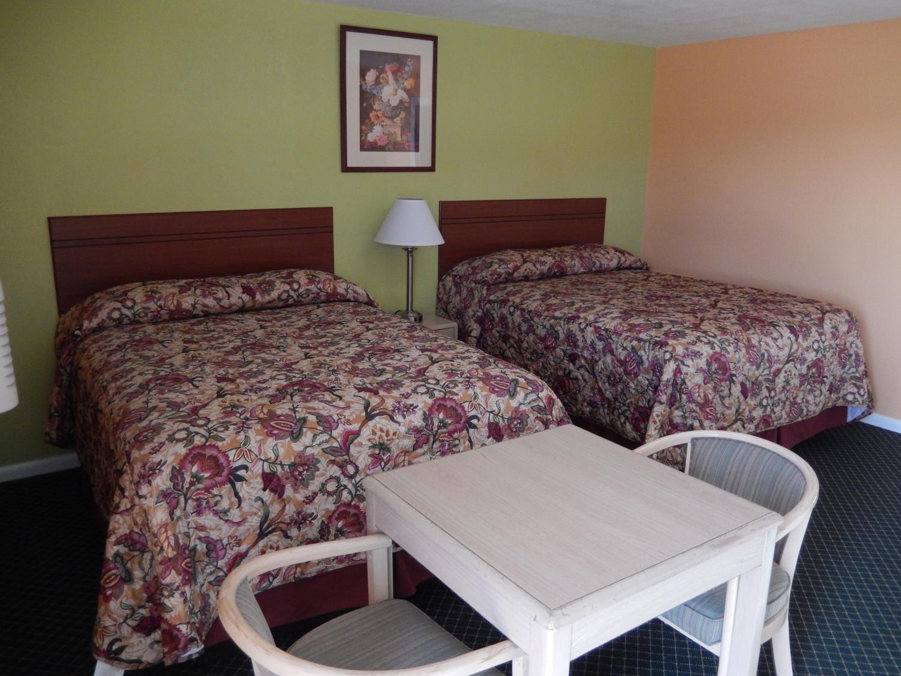 Queen Room with Two Queen Beds - Non-Smoking photo 1
