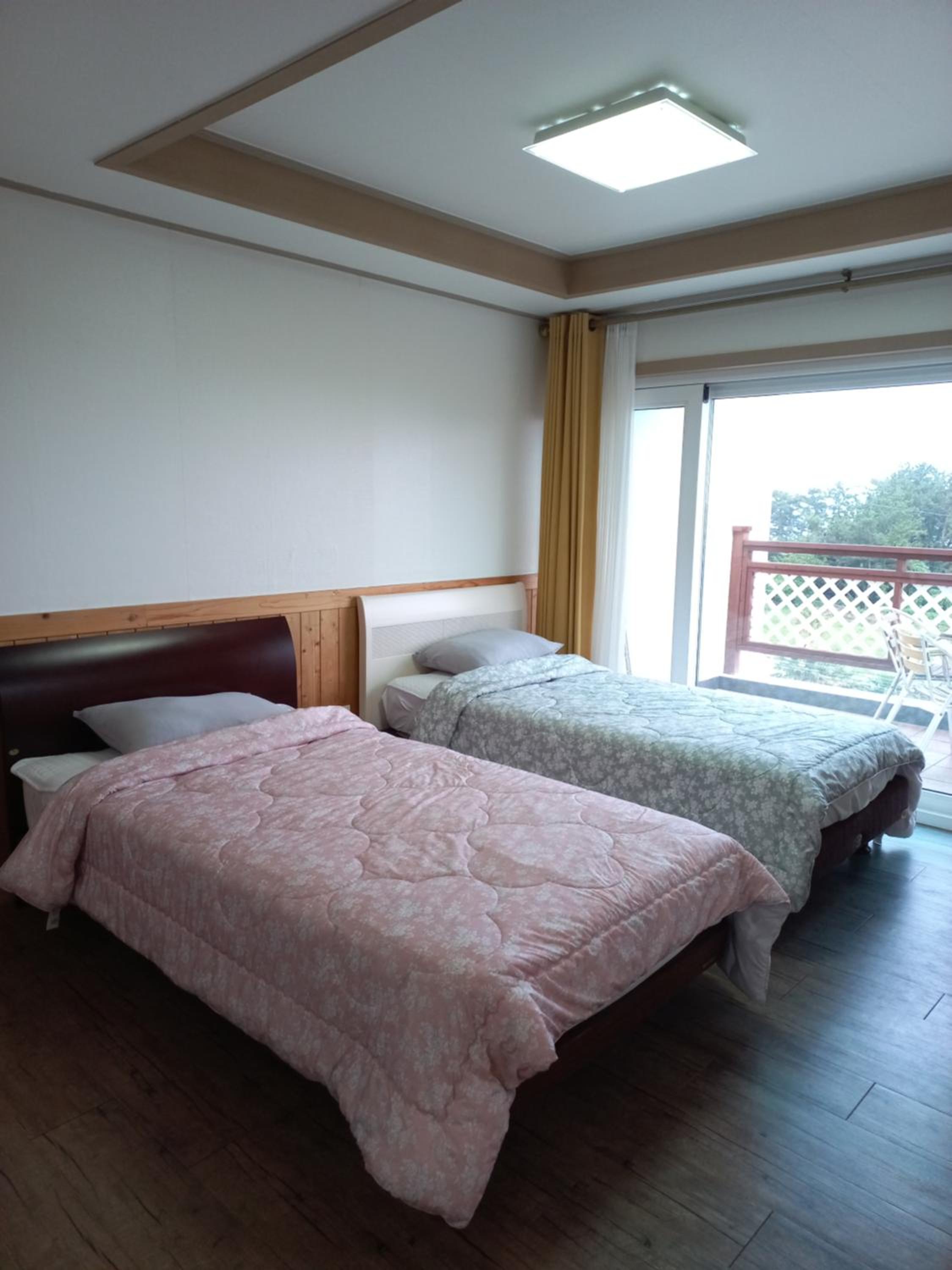 One-Bedroom Apartment - Photo 1