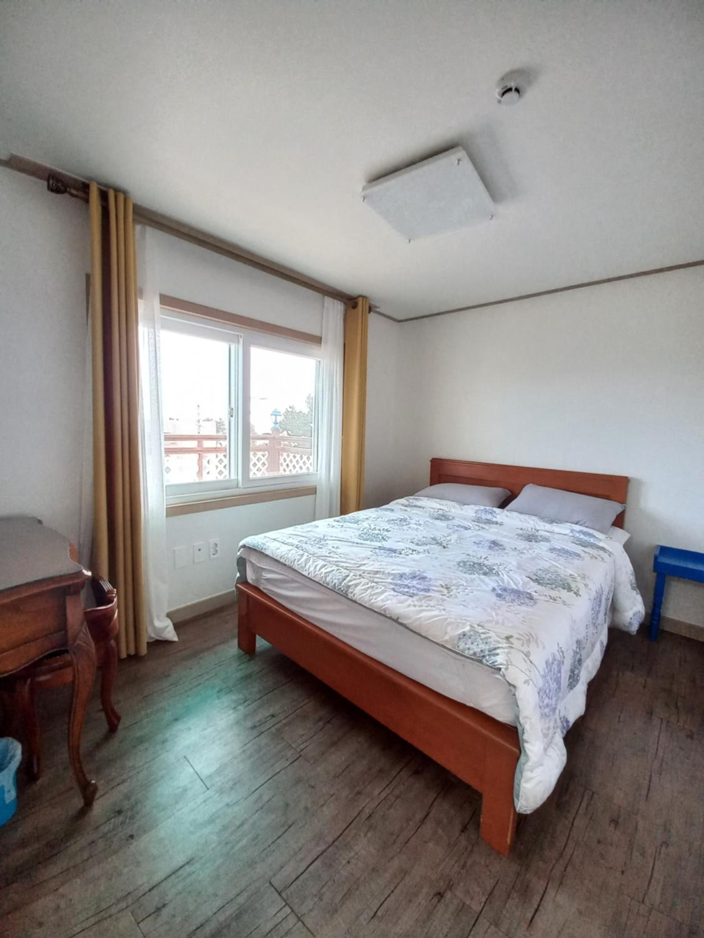 One-Bedroom Apartment - Photo 3