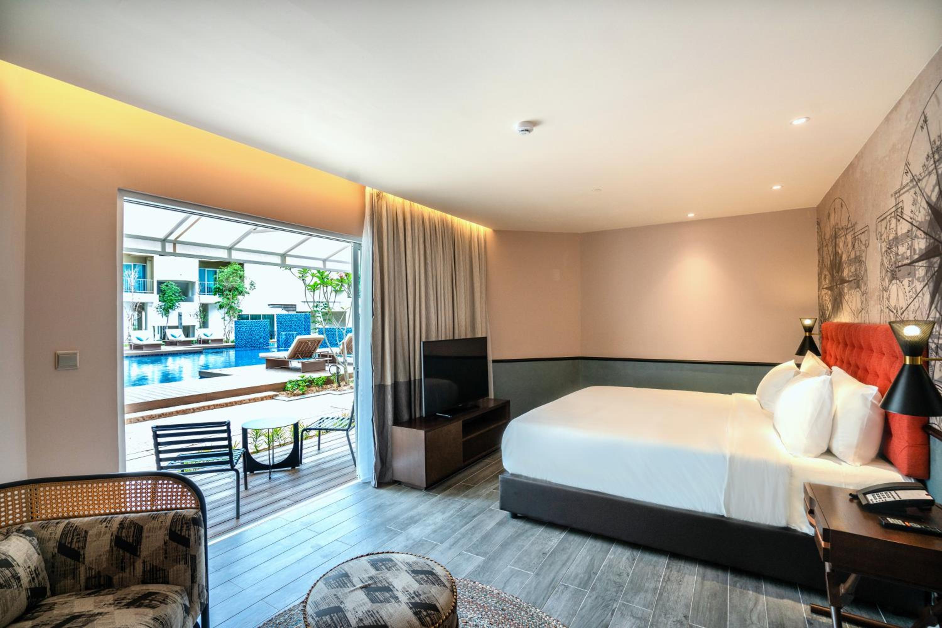 Privilege King Room with Pool Access - Photo 3