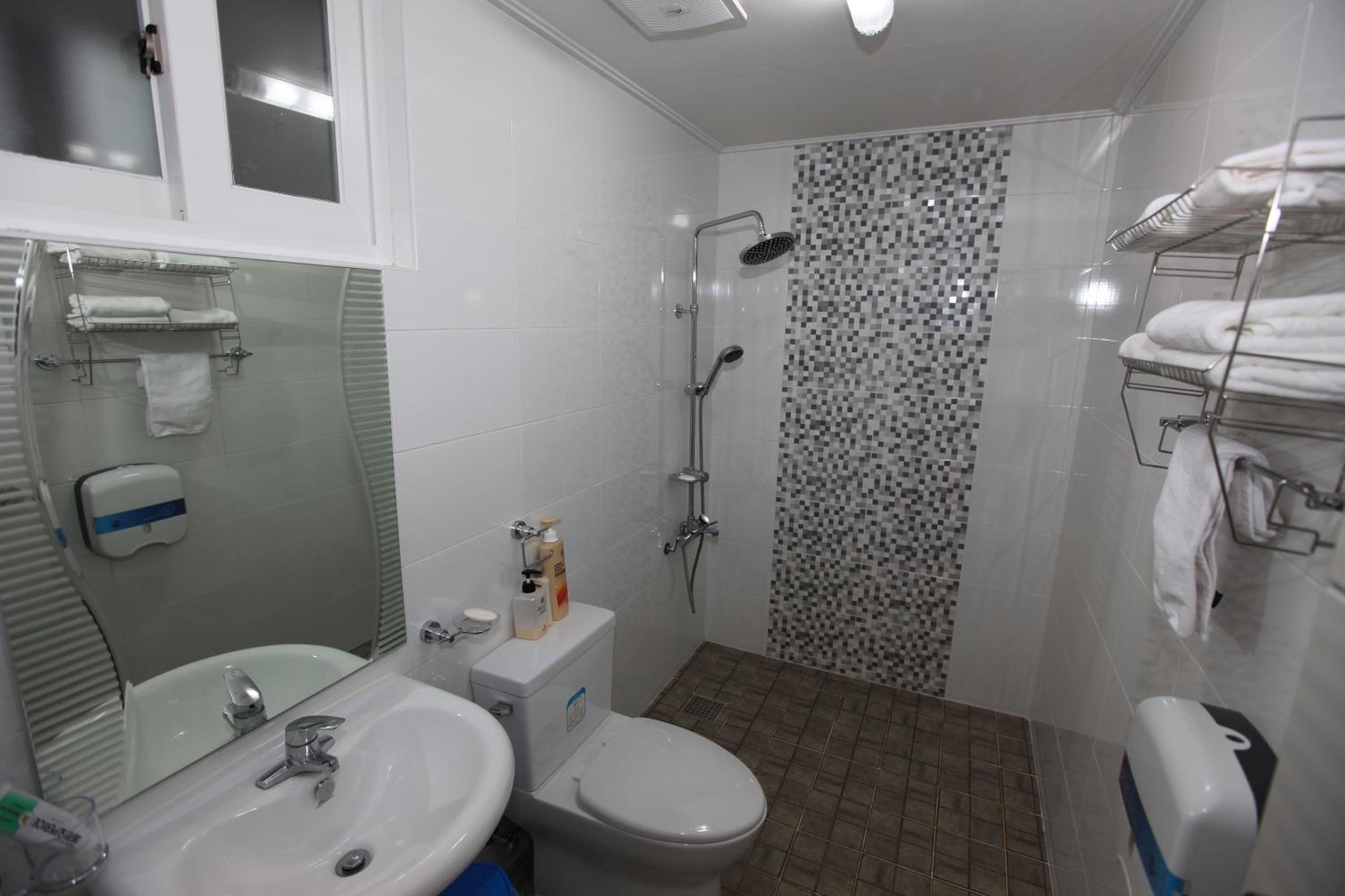 Two-Bedroom Apartment - Photo 3