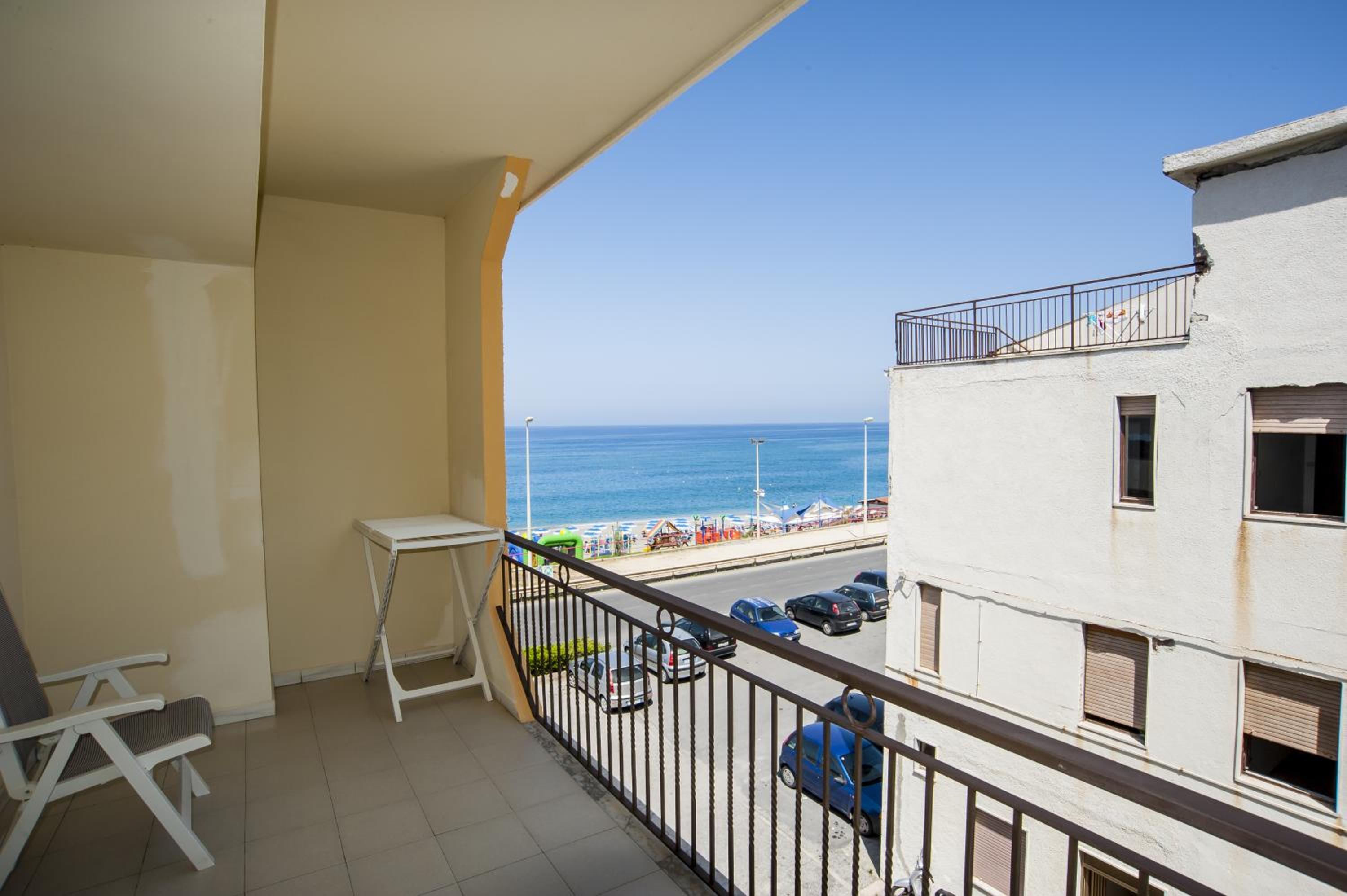 Family Room with Balcony photo 3