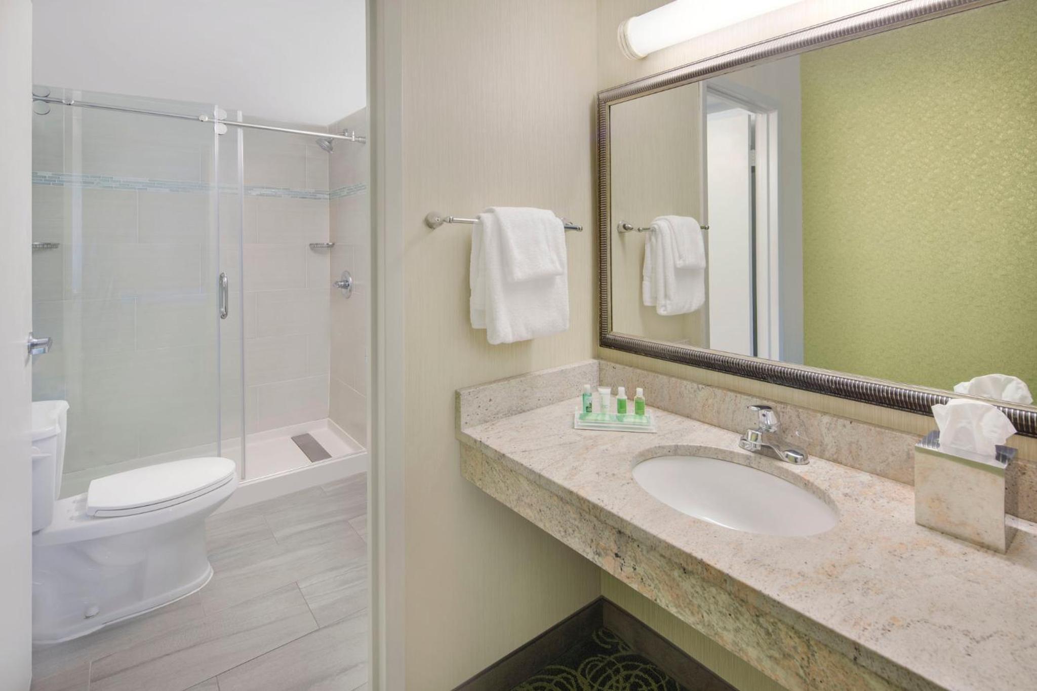 Standard King Room - Photo 3