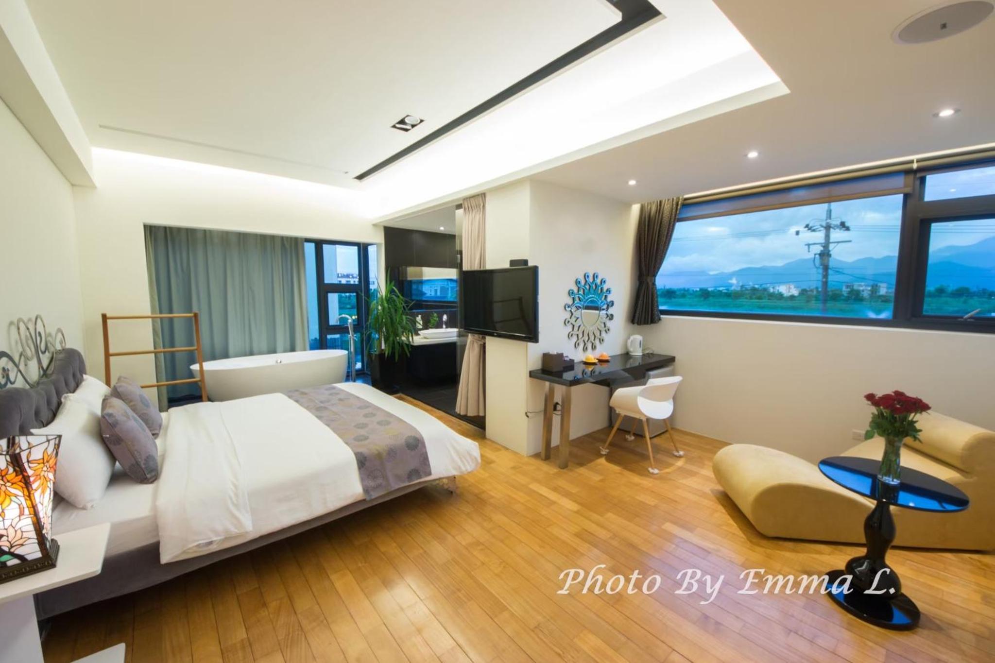 Large Double Room - Photo 4