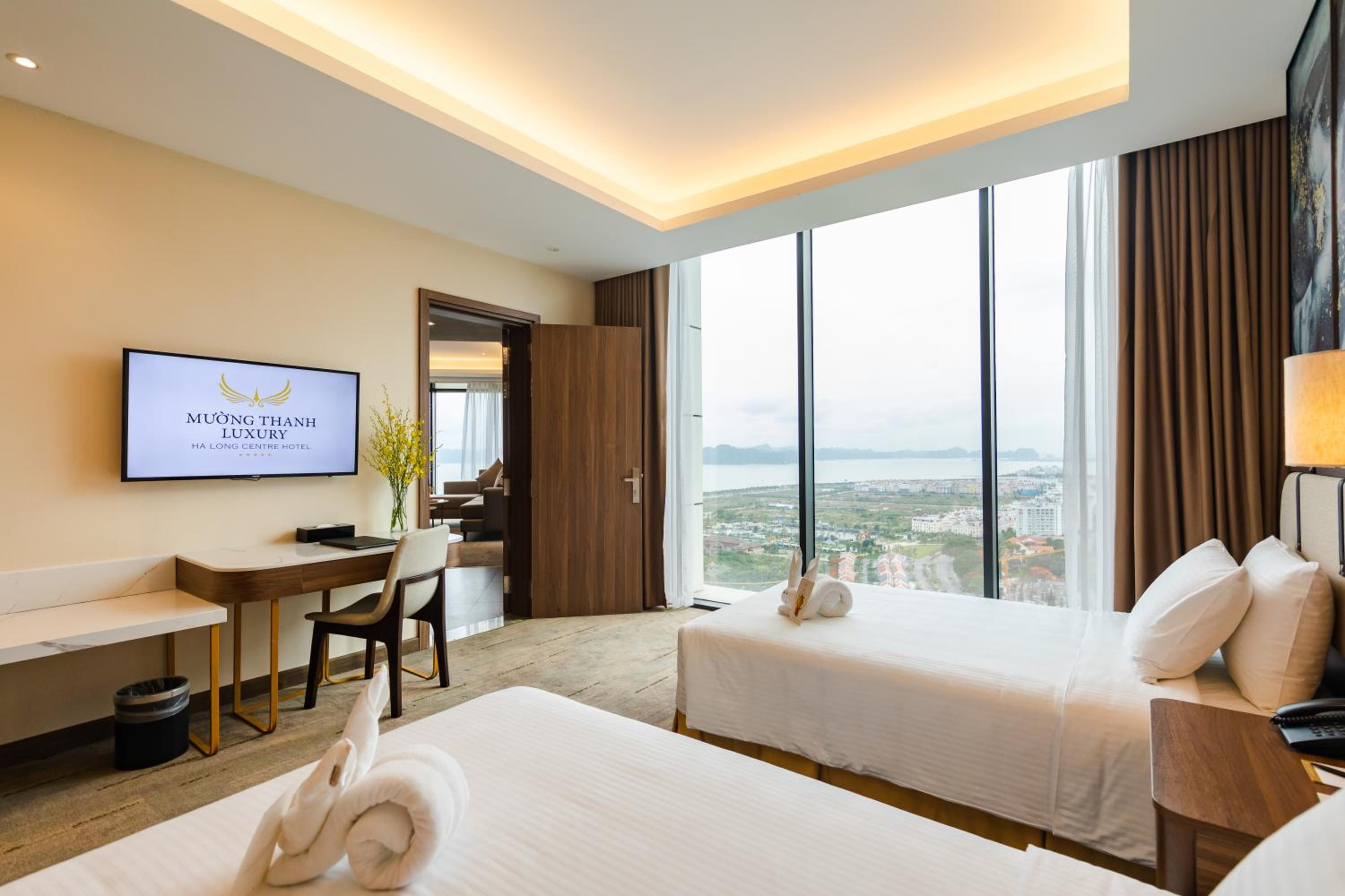 Deluxe Twin Room with City View - Photo 1