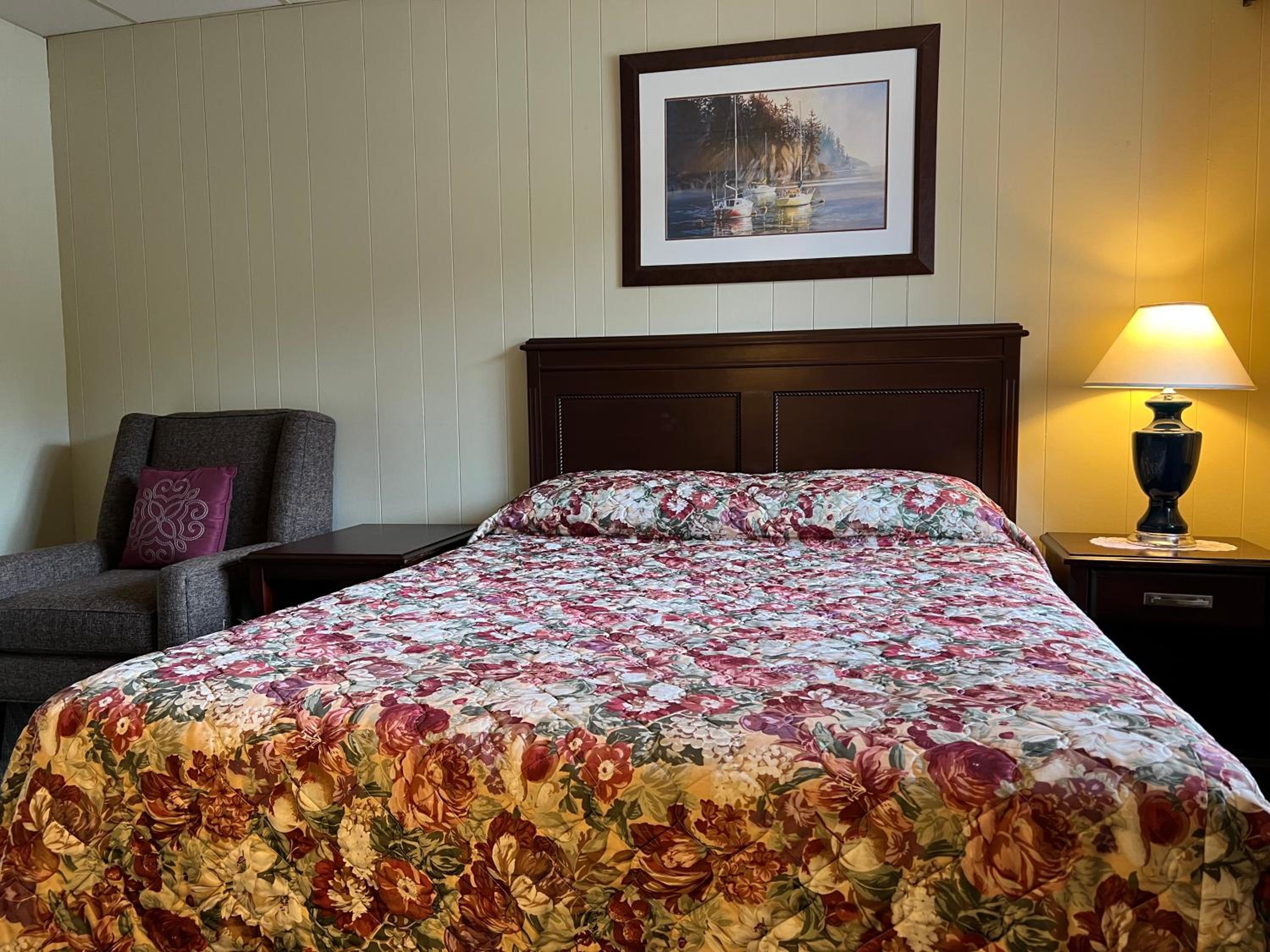 Queen Room photo 1